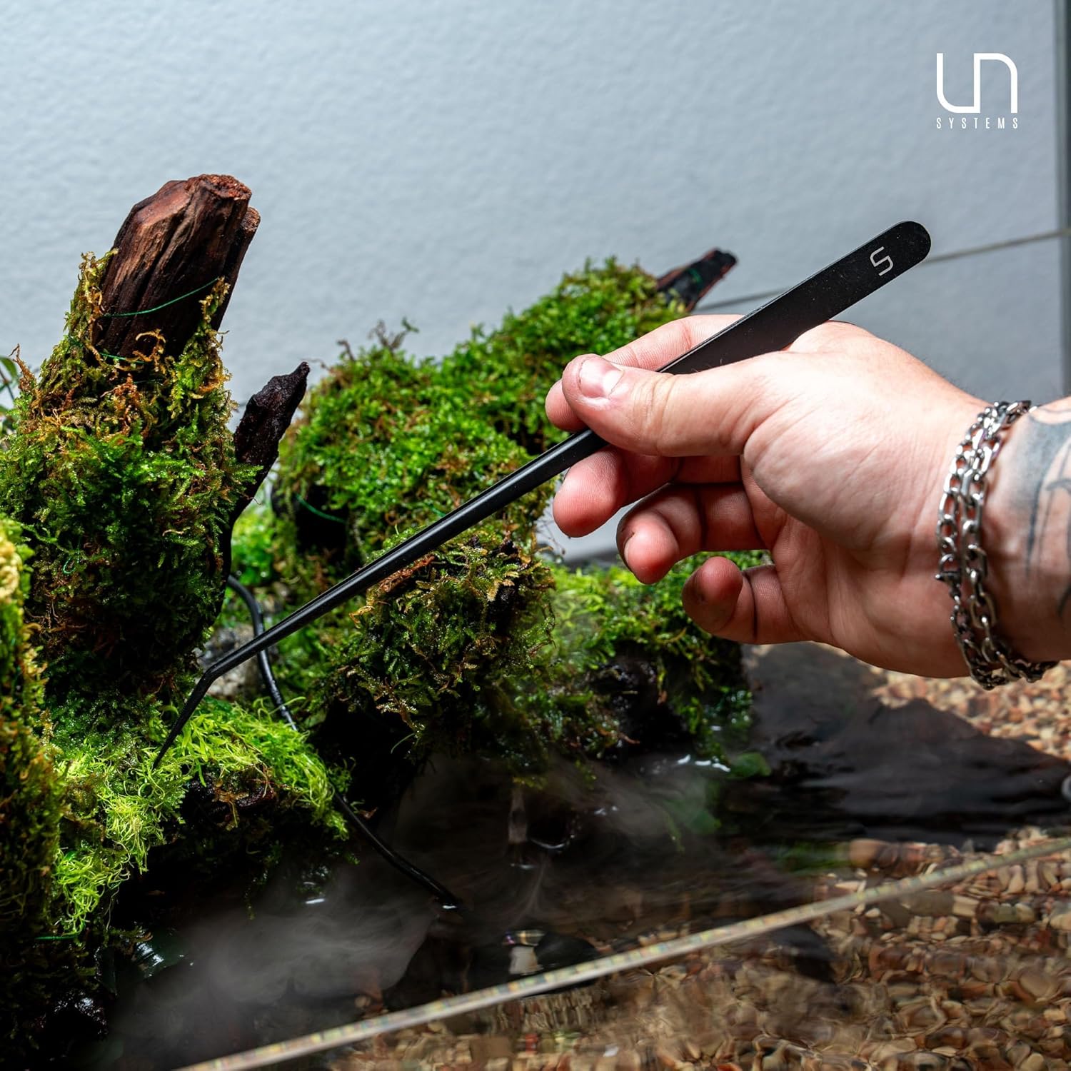 UNS Aquascaping Tools - Stainless Steel, Rust Resistant, Freshwater Planted Tank, Saltwater Reef Aquarium Maintenance Accessory - Planting, Coral Setting - Curved Pinsettes, Black