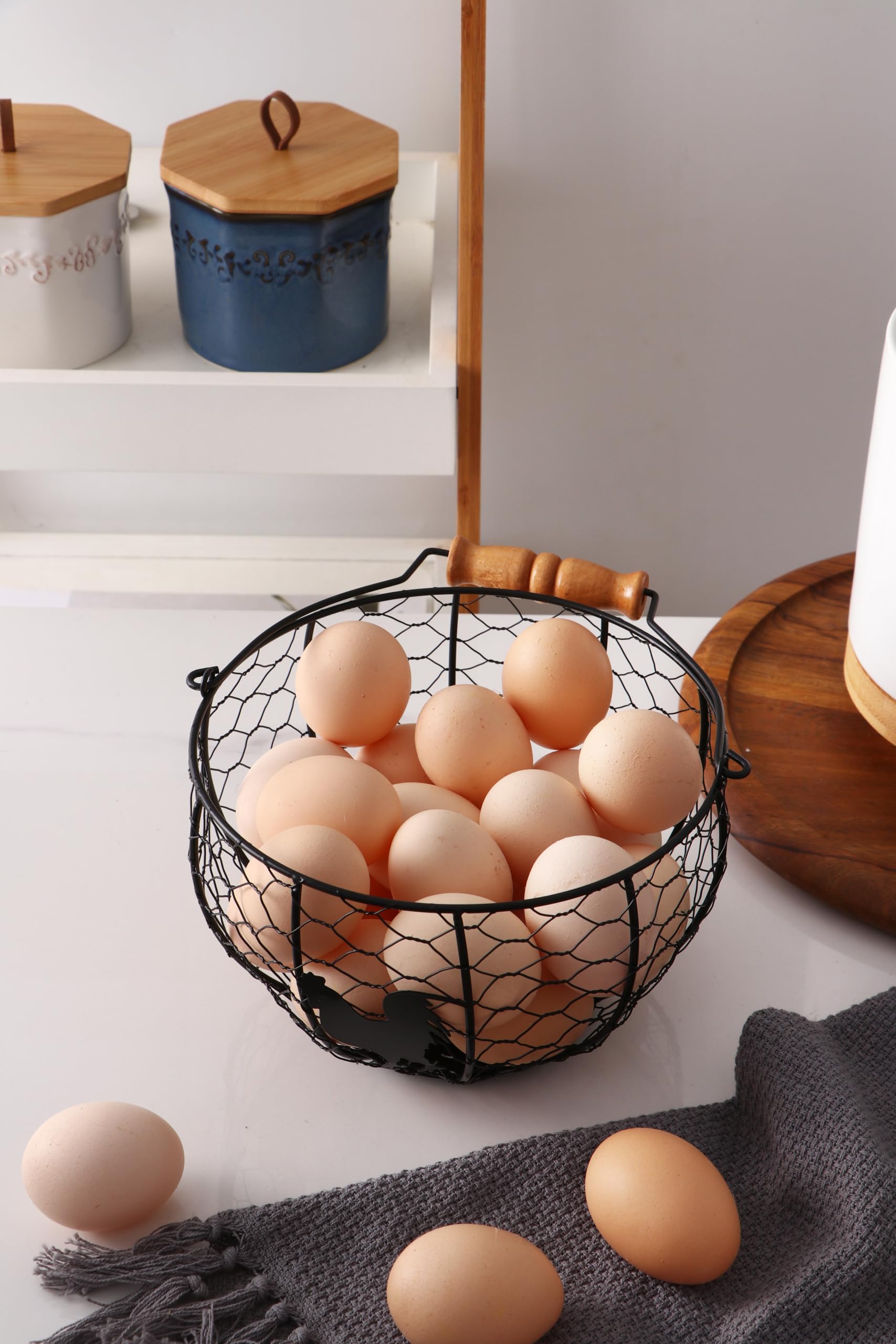 Fresh Eggs Collecting Basket With Handle,Vintage Style Metal Wire Eggs Holder Basket for Countertop Kitchen Storage Bin - Image 3