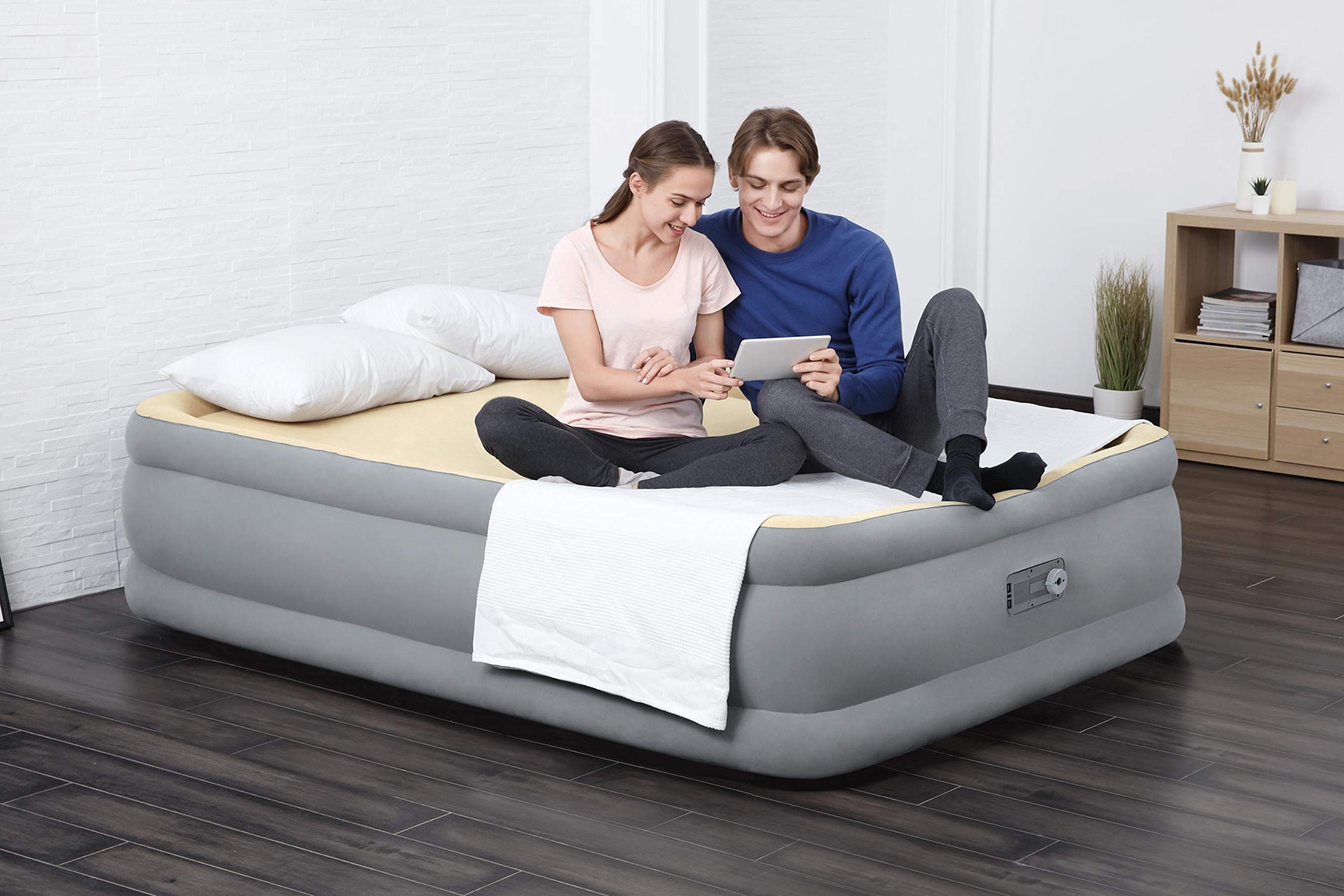Bestway 67486-3 Materasso gonfiabile matrimoniale Foam Top da 2.03 m x 1.52 m x 46 cm con pompa integrata