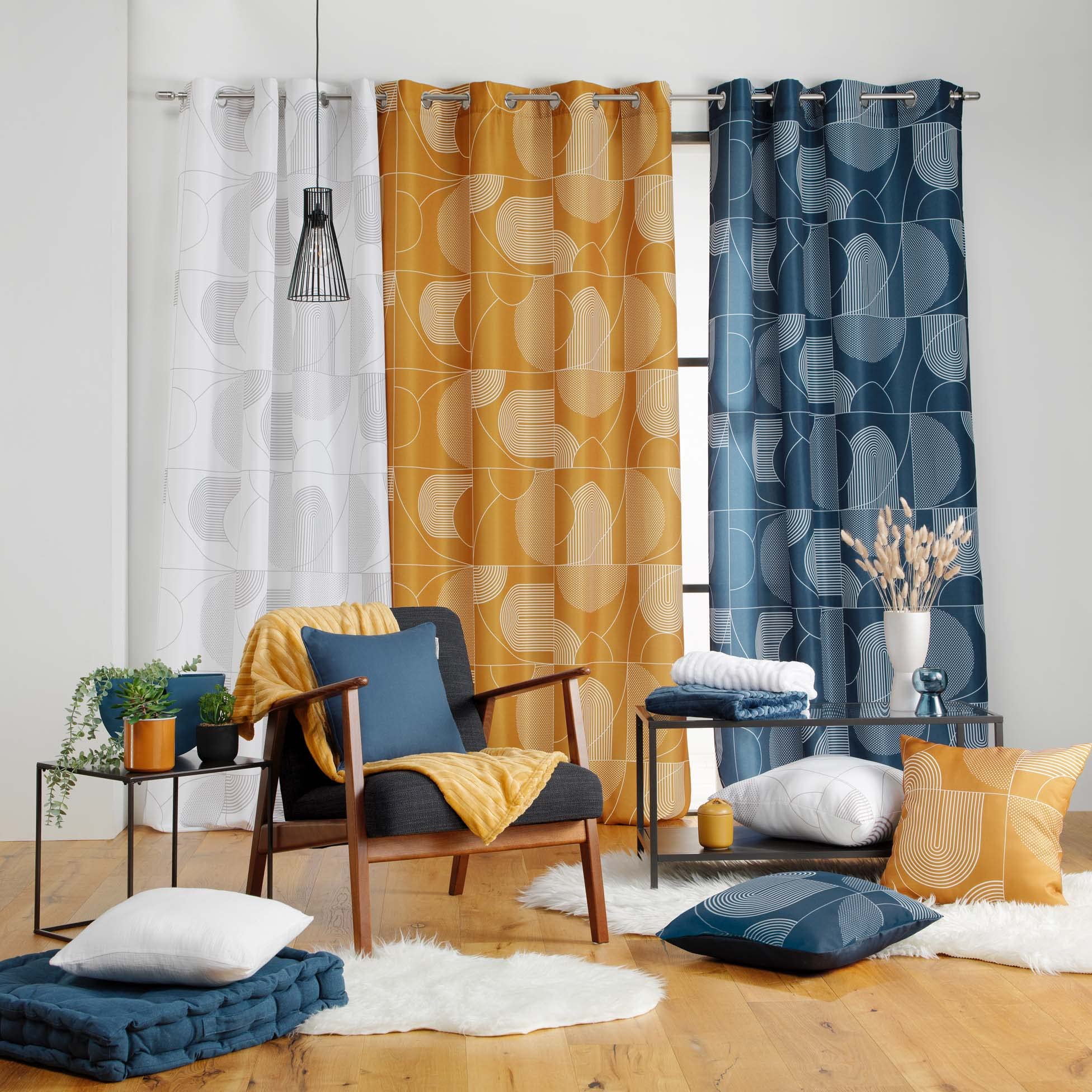 douceur d'intérieur, Gordijn met ogen (140 x 260 cm) Lyra Taupe, ondoorzichtig, metallic print douceur d'intérieur, Gordijn met ogen (140 x 260 cm) Lyra Taupe, ondoorzichtig, metallic print