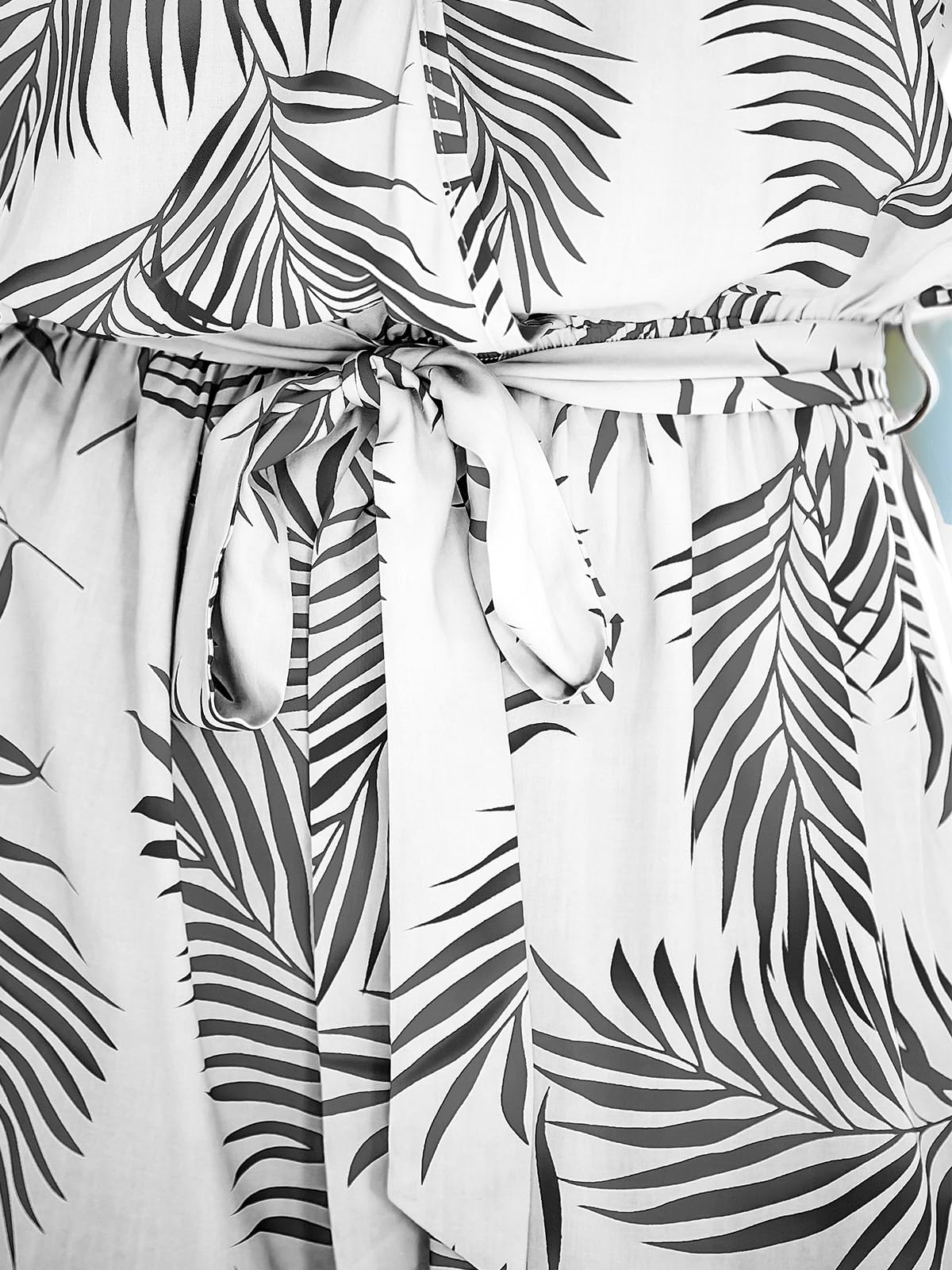 CUPSHE Damen Jumpsuit V-Ausschnitt Wickeloptik Flugärmel Strampler mit Gürtel Tropisch Weites Bein Kurz Overall Casual Lose Playsuit