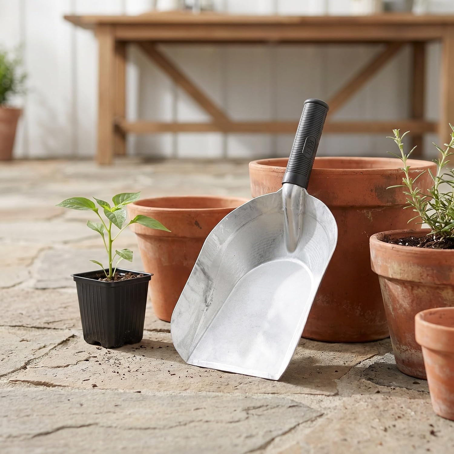 VICASKY Heavy Duty Outdoor Garden Spade with Ergonomic Rubber Grip, Curved Stainless Steel Hand Trowel for Seamless Soil Penetration and Flower Digging in Yard and Greenhouse Gardening