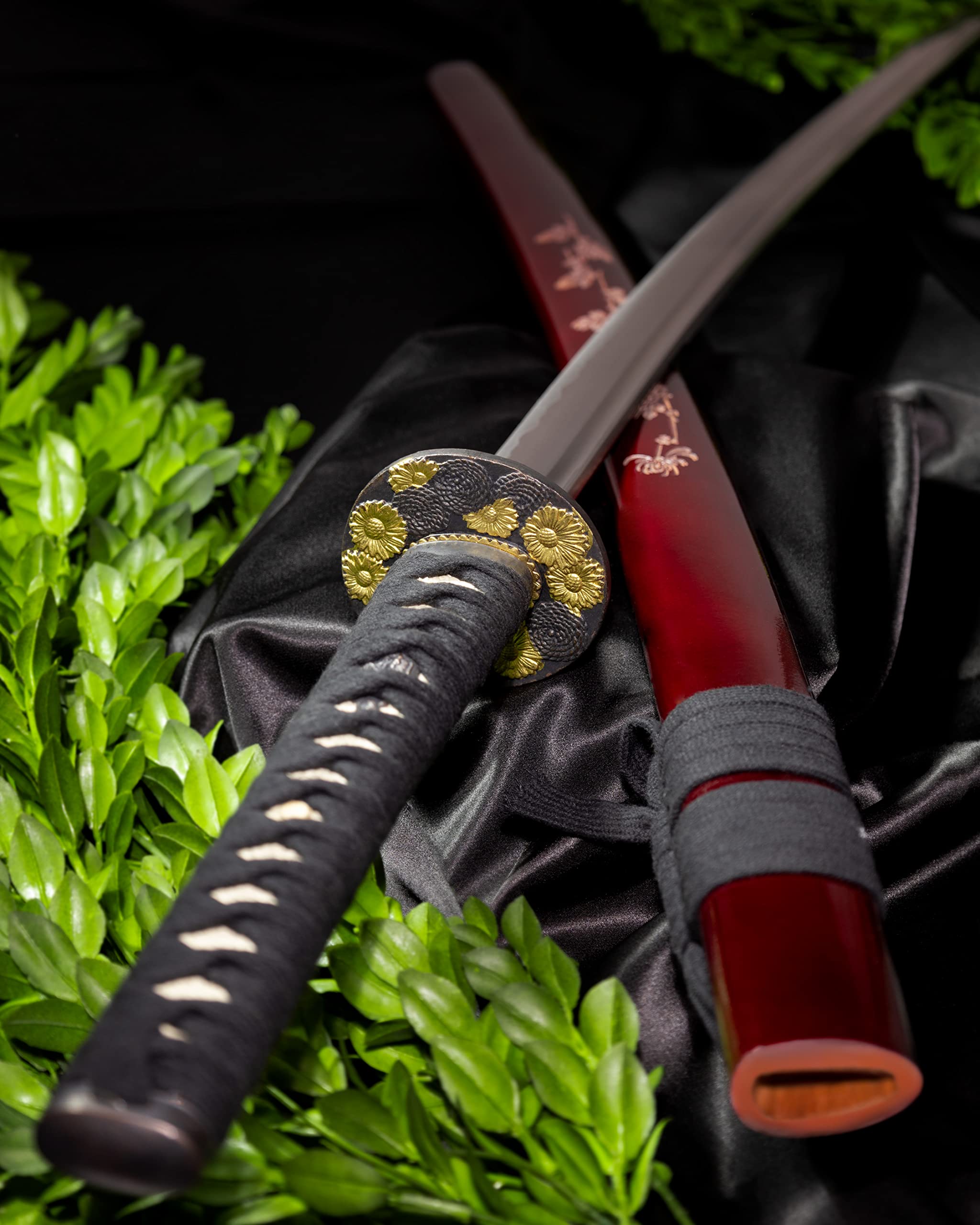 Katana Rot Schwert Scharf Echt Zum Training Metall Stahl 1045 Handgravierte Scheide Samurai 100% Handarbeit nur für Erwachsene - 18 Jahre erforderlich DS034