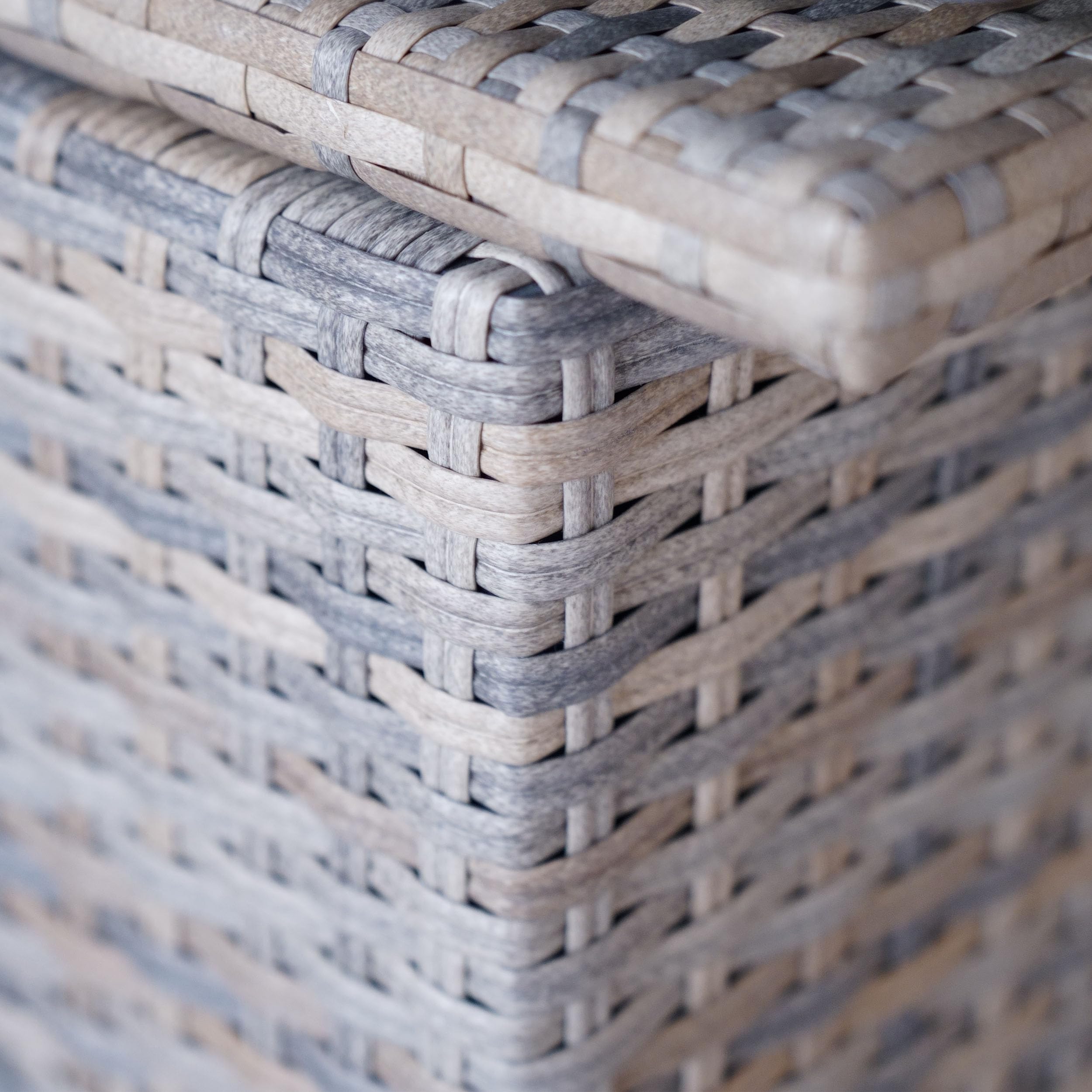 Ragnarök-Möbeldesign hohe Dining Lounge - DEUTSCHE Hersteller PolyRattan Gartenmöbel Weißes GlasZwei hellbraune Halbkreissofas graue Kissen