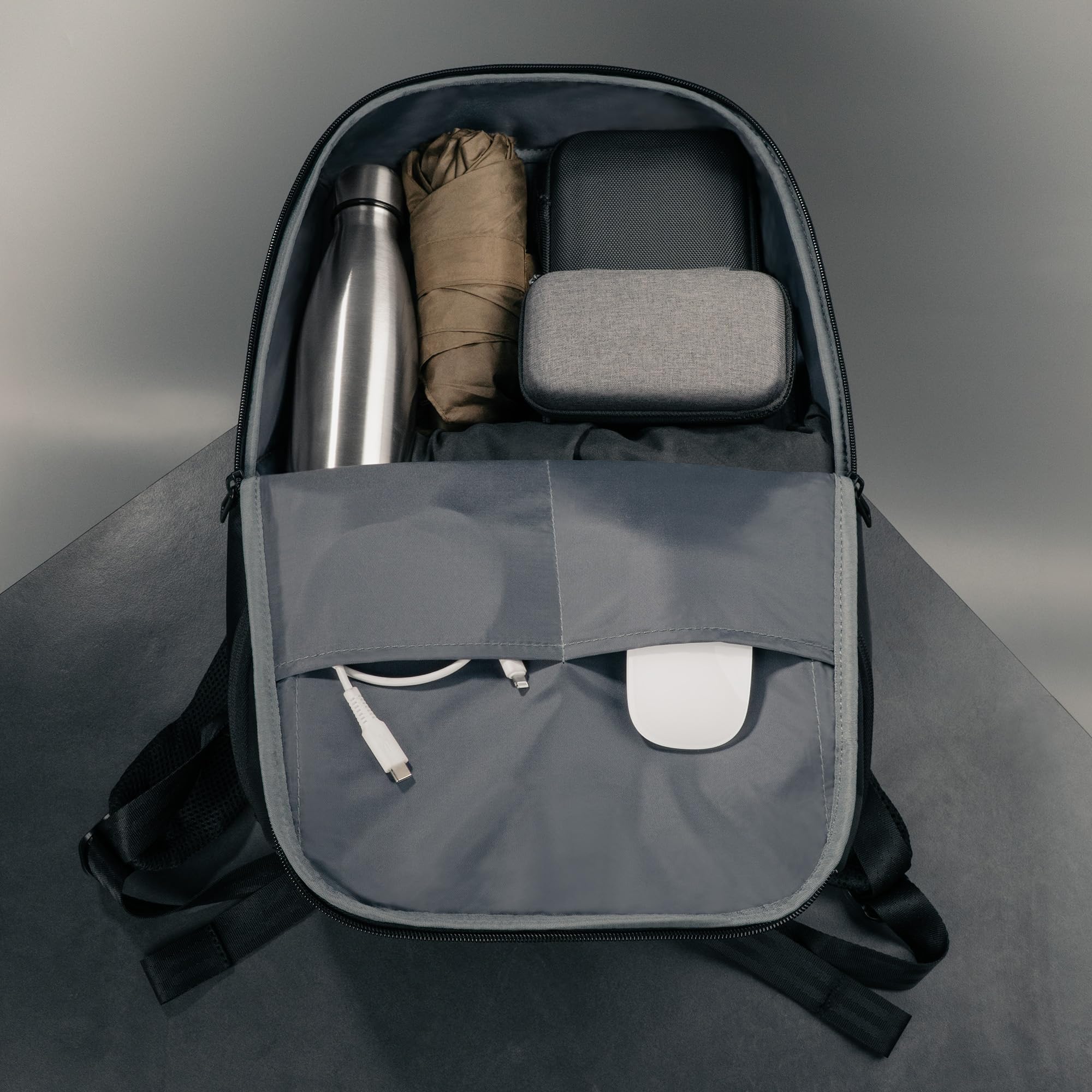 TORRO Plecak biznesowy na laptopa do pracy i podróży, wodoodporny 17,5 l dla kobiet i mężczyzn z portem USB, przegrodą na laptopa 16 cali i pasem na walizkę (Czarny)