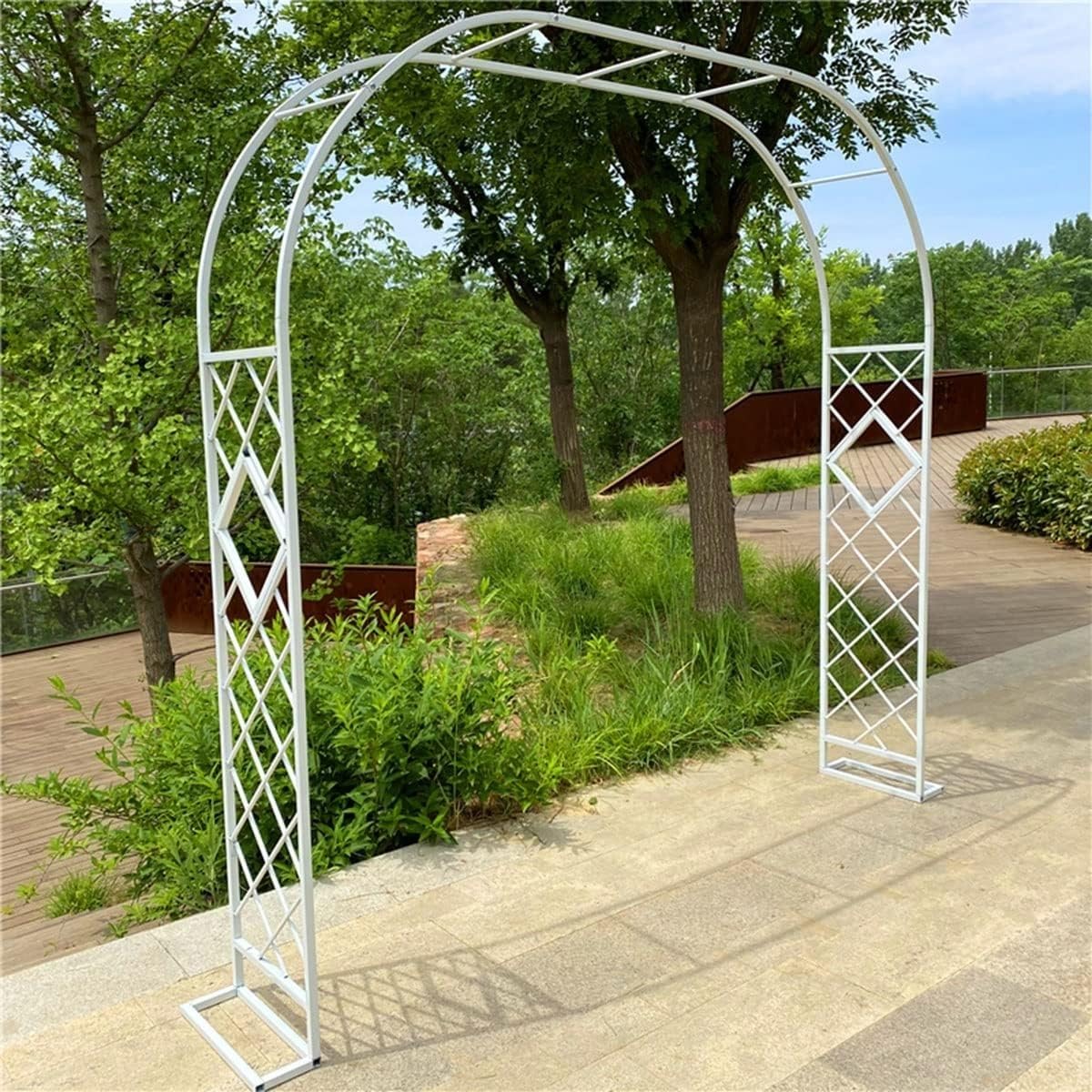 Solidna biała metalowa kratka ogrodowa 340 x 270 cm – trwała stalowa altana do roślin pnących, idealna na wesela, dekoracje zewnętrzne i kształtowanie krajobrazu ogrodu