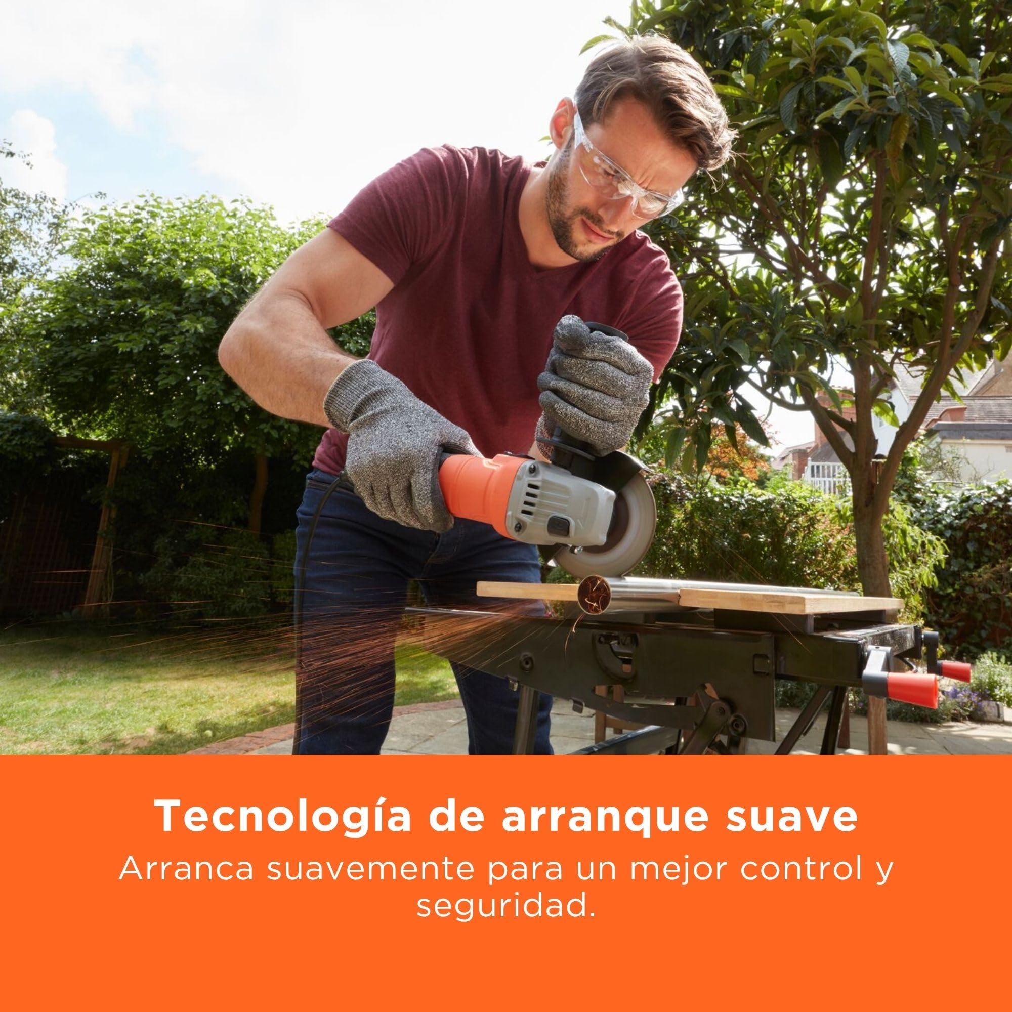 BLACK+DECKER Amoladora angular compacta con cable de 15mm 710W, BEG010-QS,