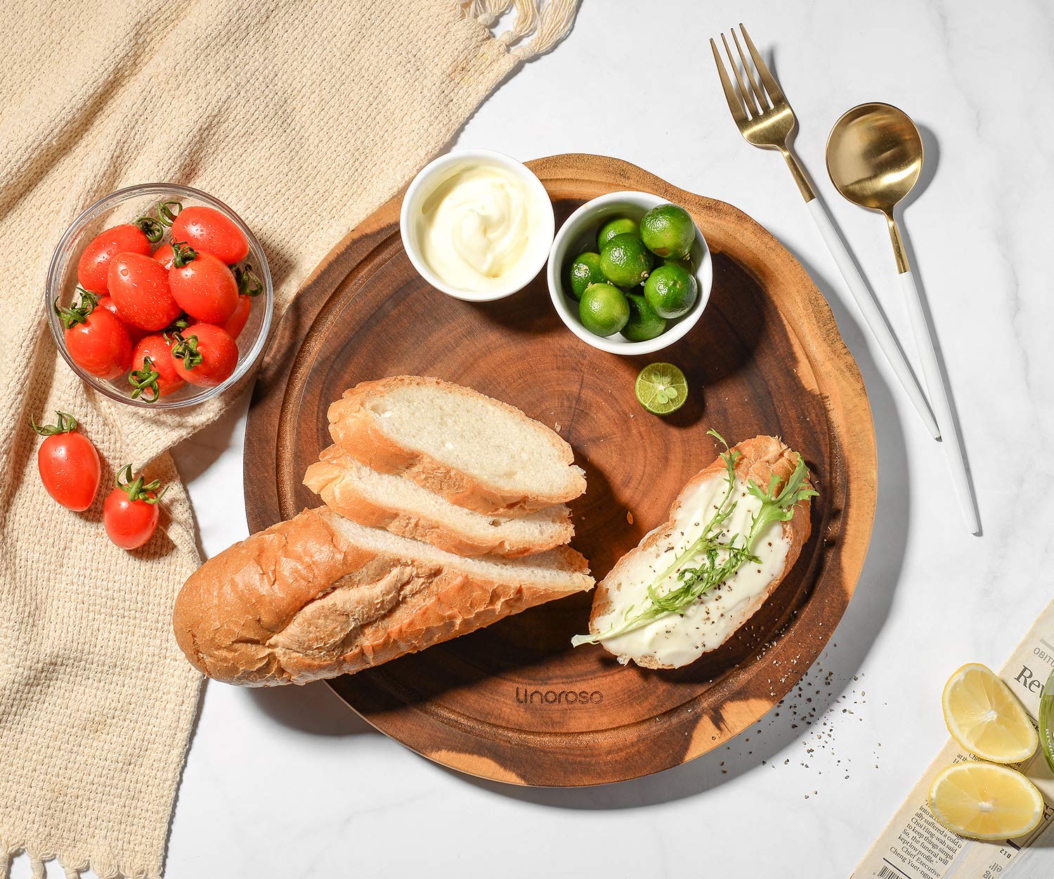 Linoroso Planche a decouper ronde en bois d'acacia disponible comme Plateau de charcuterie Planches à fromage Planche de petit déjeuner avec Canal à jus Antidérapant Anti-coupure - 30,4cm de diamètre