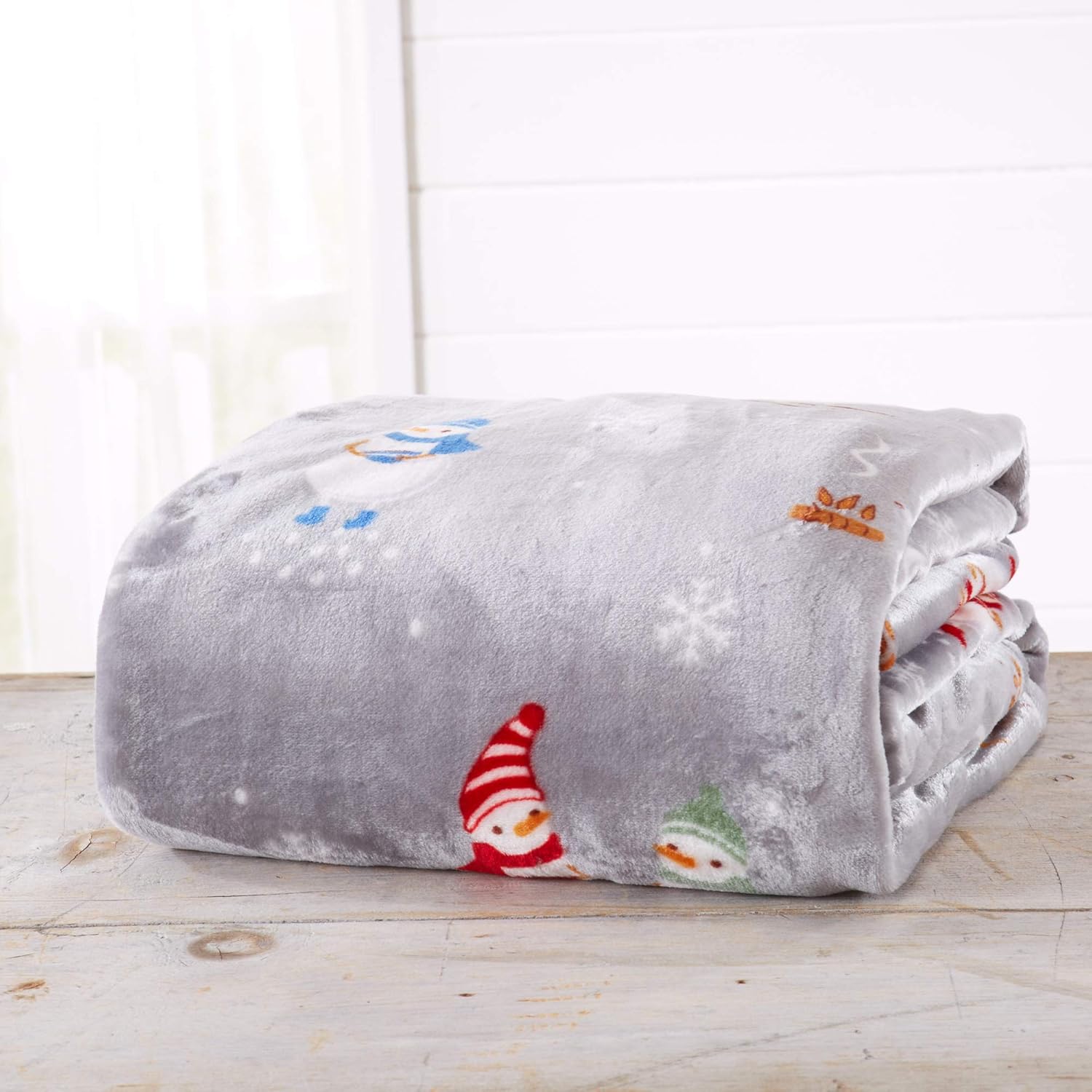 Great Bay Home Luxuriously Soft Velvet Plush 50" x 70", Holiday Throw Blanket | Christmas Throw for Sofa and Bed | Cozy and Warm Plush Throw Blanket | Holiday Blankets and Throws