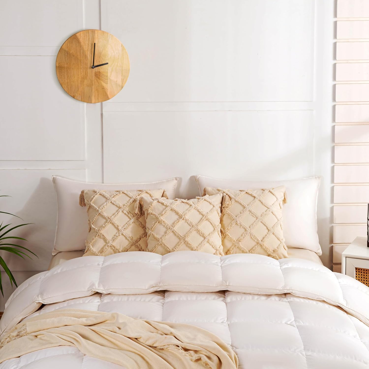 Throw Pillow Covers, Pillow Covers 18x18, Pack of 2 Boho Decorative Pillow Covers for Living Room Farmhouse Sofa Bed RV, Diamond Tufted Embroidered with Tassels, Home Decor, Beige