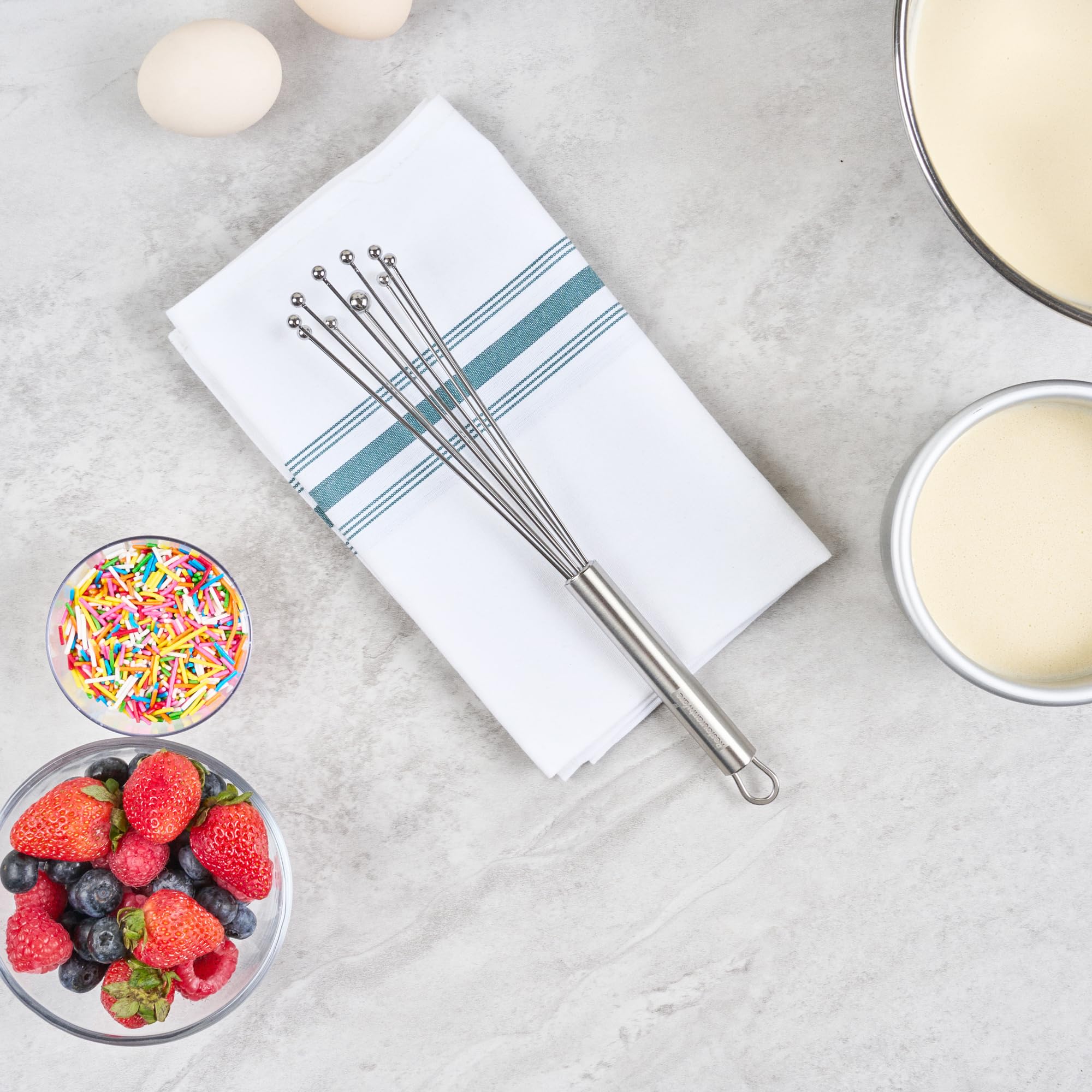 Restaurantware - Batidor de bola estándar alemán de 10.6 pulgadas, 1 batidor de cocina lavable en lavavajillas, mango ergonómico, duradero, batidor manual de huevos de acero inoxidable, adecuado para