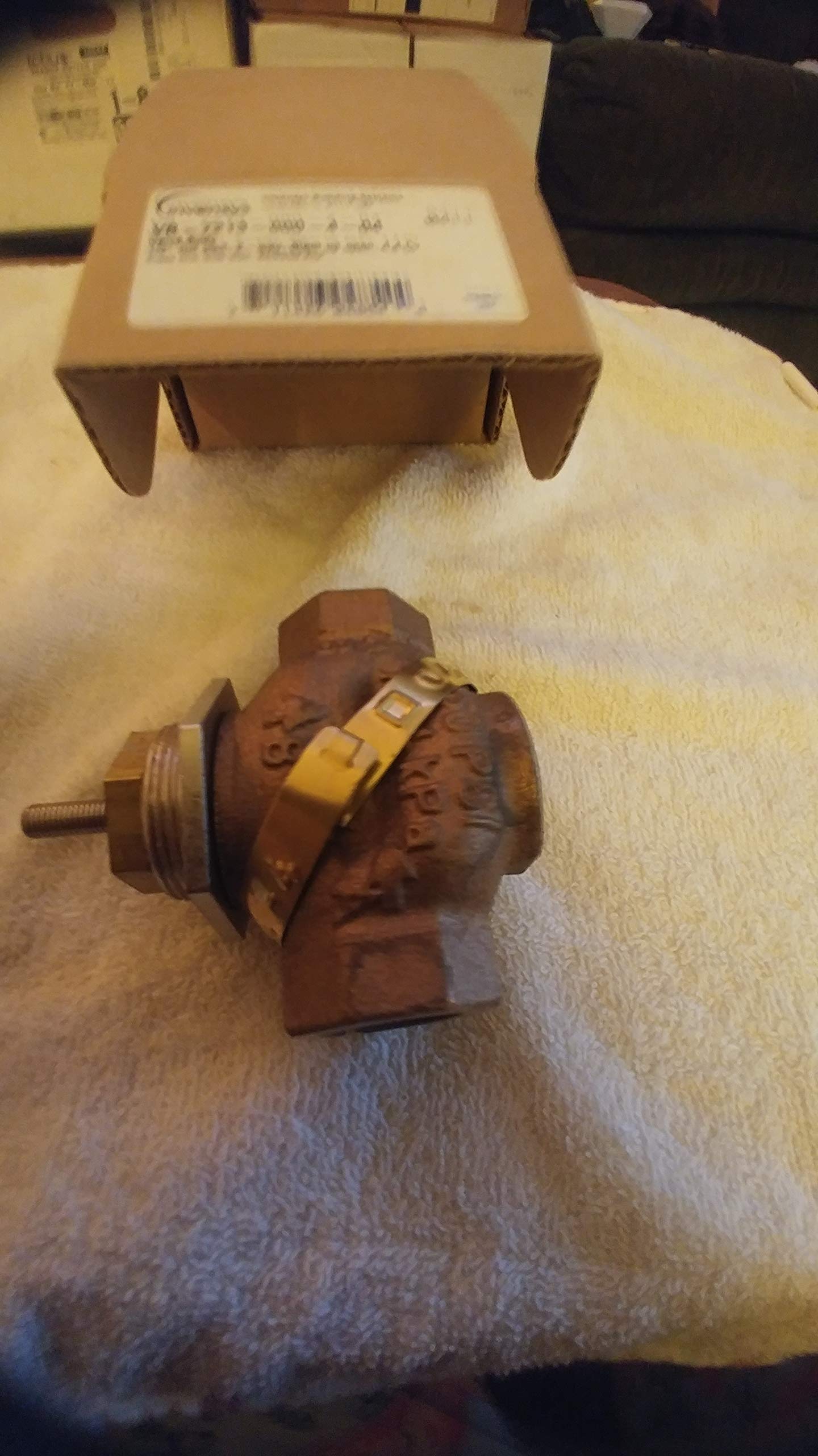 Schneider Electric VB-7213-0-4-04 Series Vb-7000 Two-Way Globe Valve Body, Npt Threaded Straight Pipe End Connection, Stem Up Open, Brass Plug, 1/2