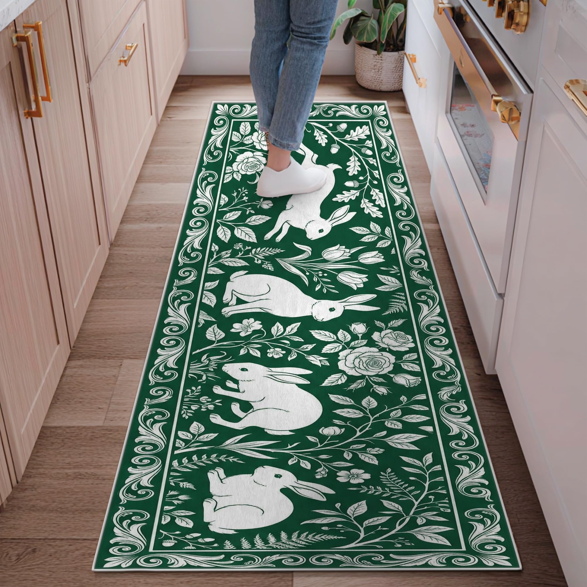 Tapis de couloir antidérapant vert et rose pour sécuriser un long couloir