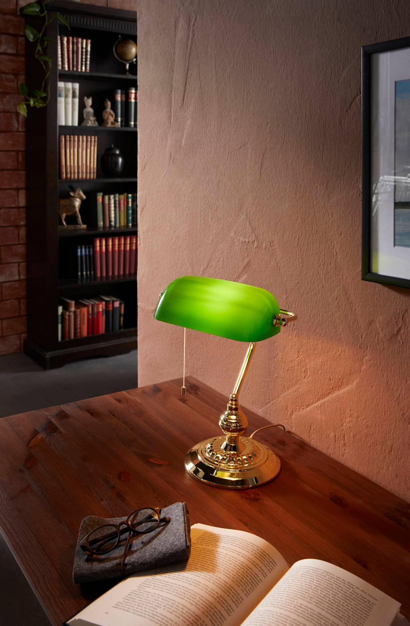 EGLO Tischlampe Banker, 1 flammige Tischleuchte Vintage, Retro, Art Deco | Klassik, Schreibtischlampe aus Stahl und Glas, Nachttischlampe, Bürolampe, Messing, Grün, Lampe mit Zug-Schalter, E27 Fassung
