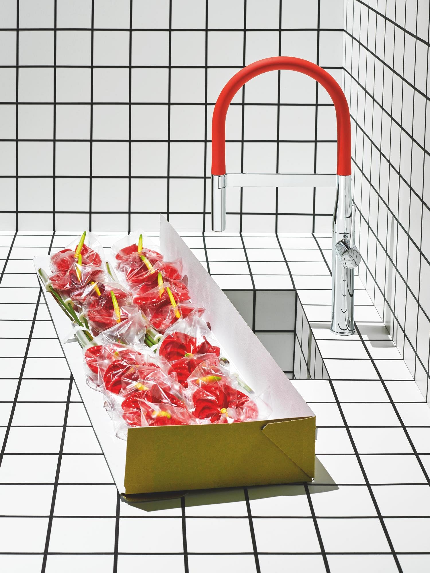 Grohe Essence Professional - Grifo de Fregadero Monomando, Caño Giratorio de 360°, Caño Alto, Dos Opciones de Chorro (30294000), Cromo