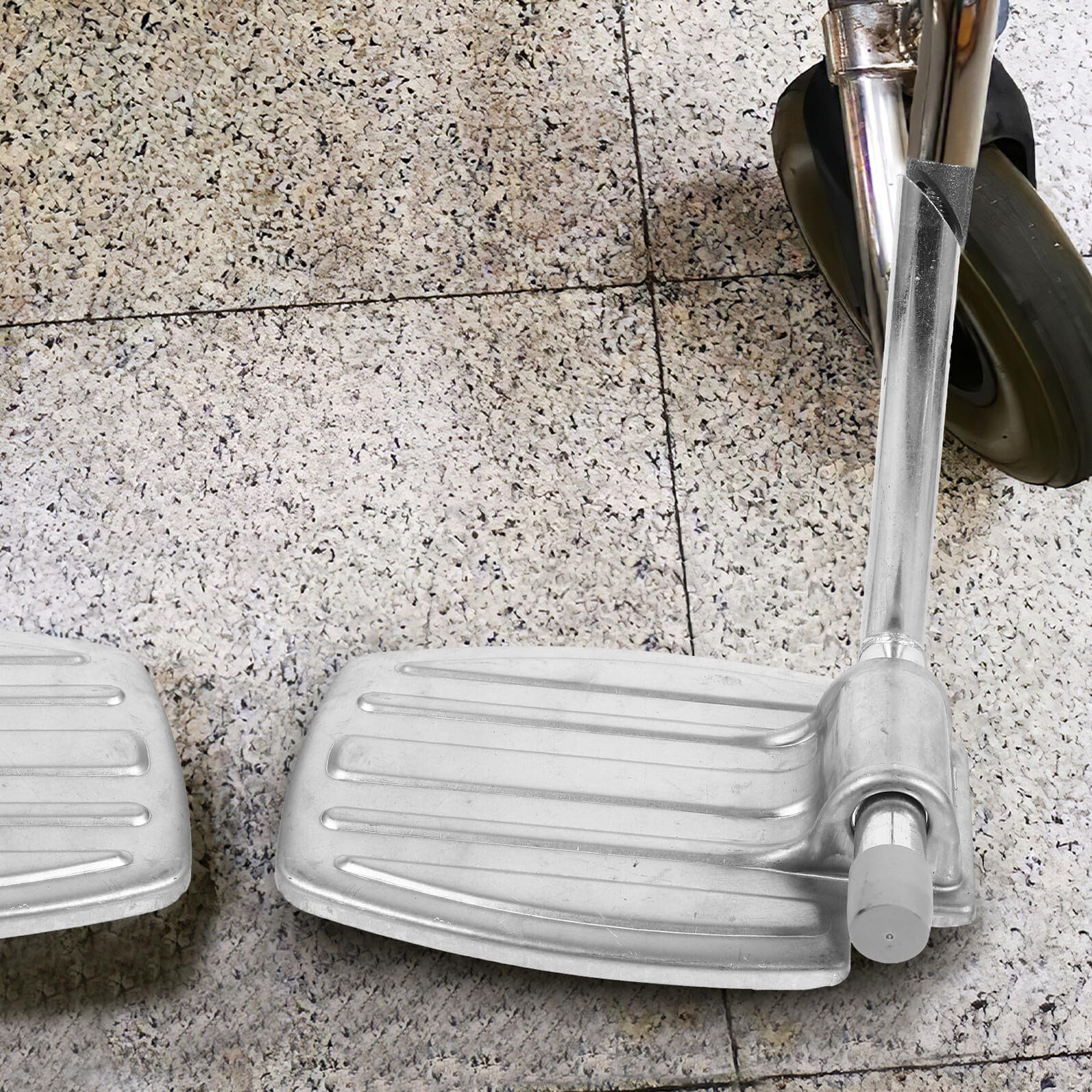 Reposapiés para Silla de Ruedas Repuesto Pedal Resistente y Fácil de Instalar Accesorio Funcional para Usuarios y Cuidadores Compatible con Varias Marcas