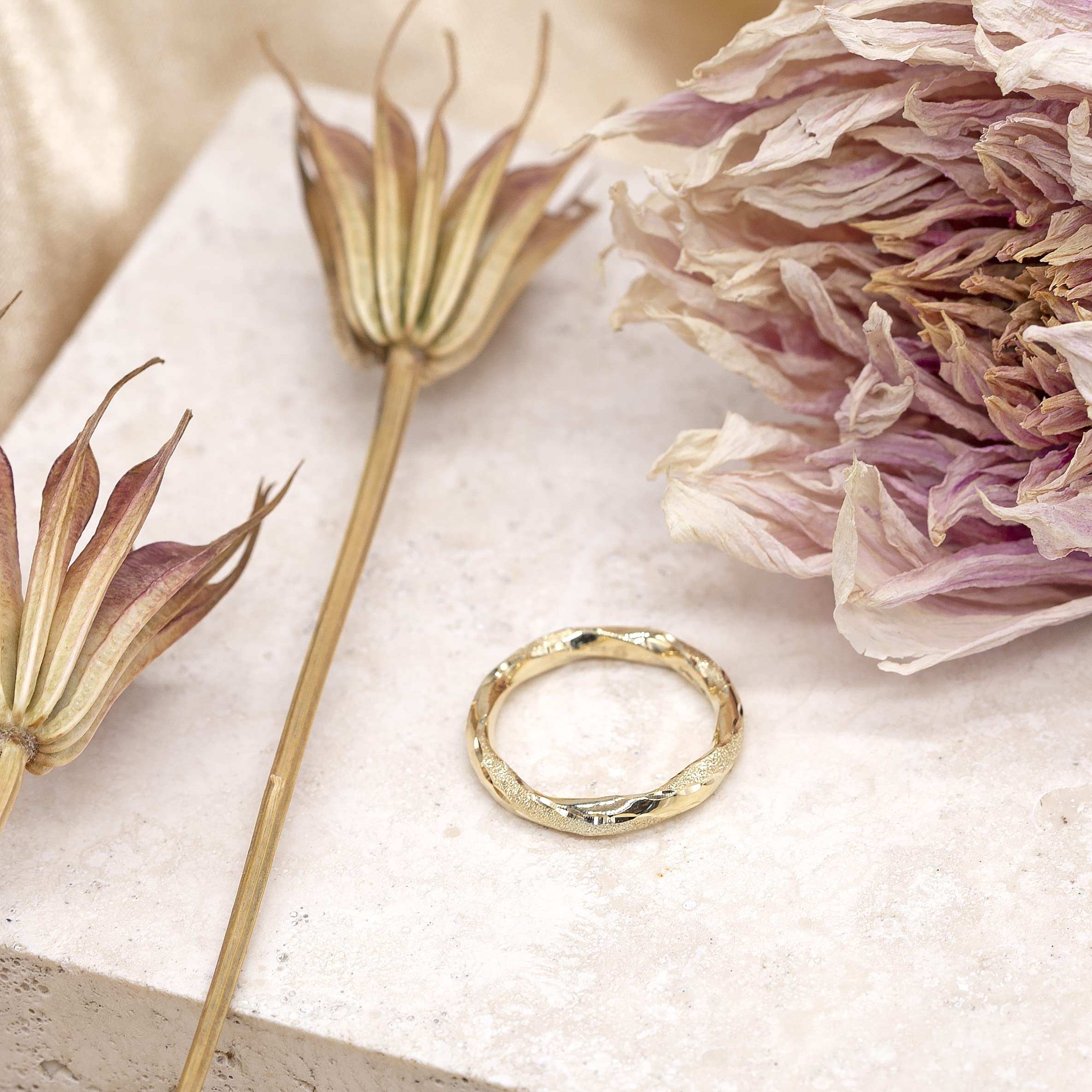 CARISSIMA Damen-Ring, 9 Karat Gold, 3 mm, poliert und strukturiert, gedreht