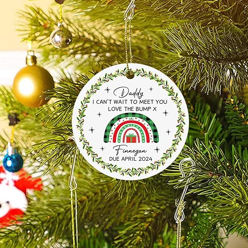 Vista 30 de Adorno de Navidad con texto en inglés "Your First Christmas As My Daddy 2025", regalo de recuerdo personalizado para nuevo papá Adorno Your Are