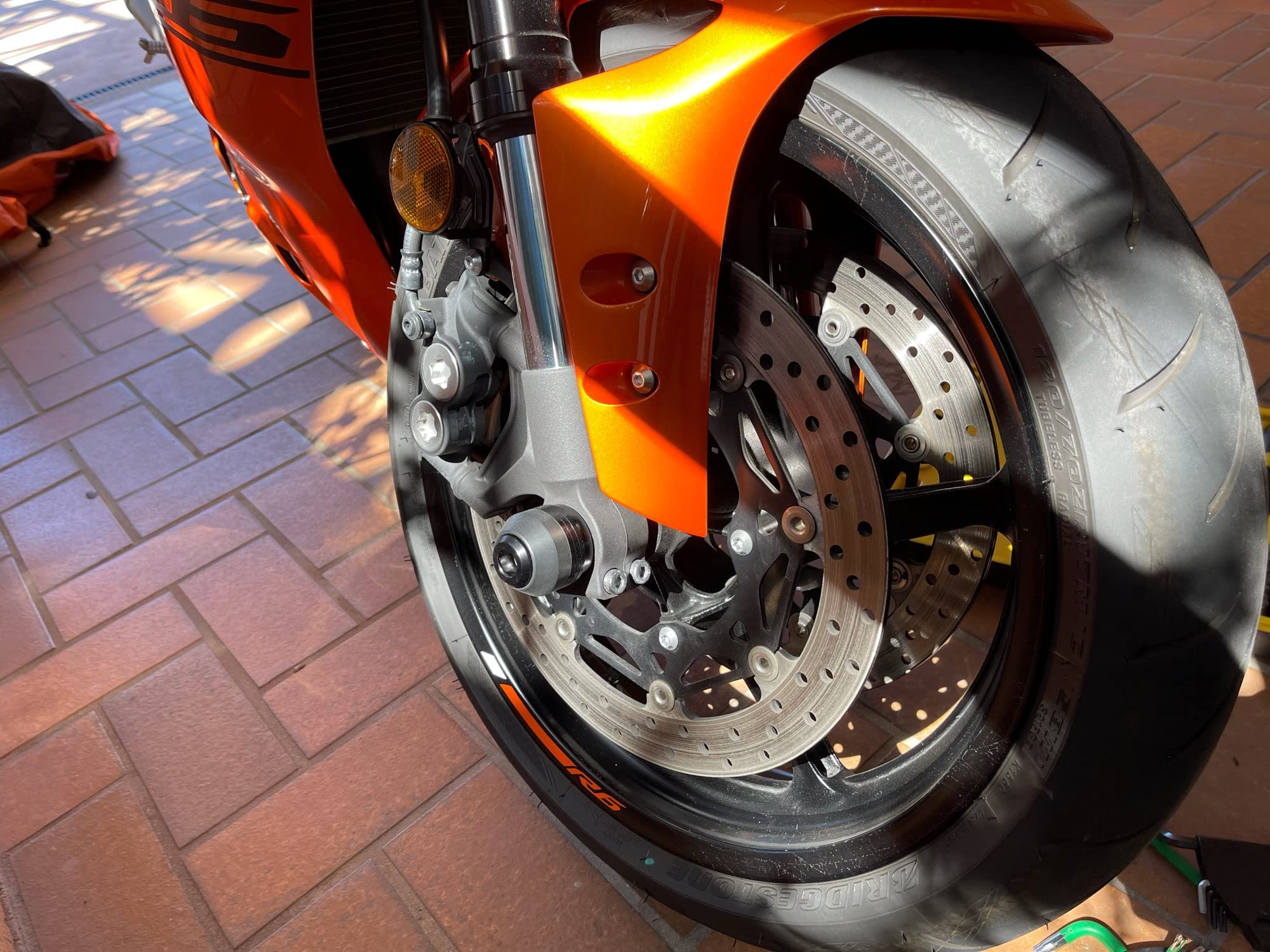 Protección de marco deslizante compatible con MT09 XSR900 MT07 XSR700 MT10 FZ09 FZ07 FZ10 TRACER 900 Eje de rueda delantera y trasera Horquilla Brazo oscilante CNC de aluminio para choque (Negro, MT