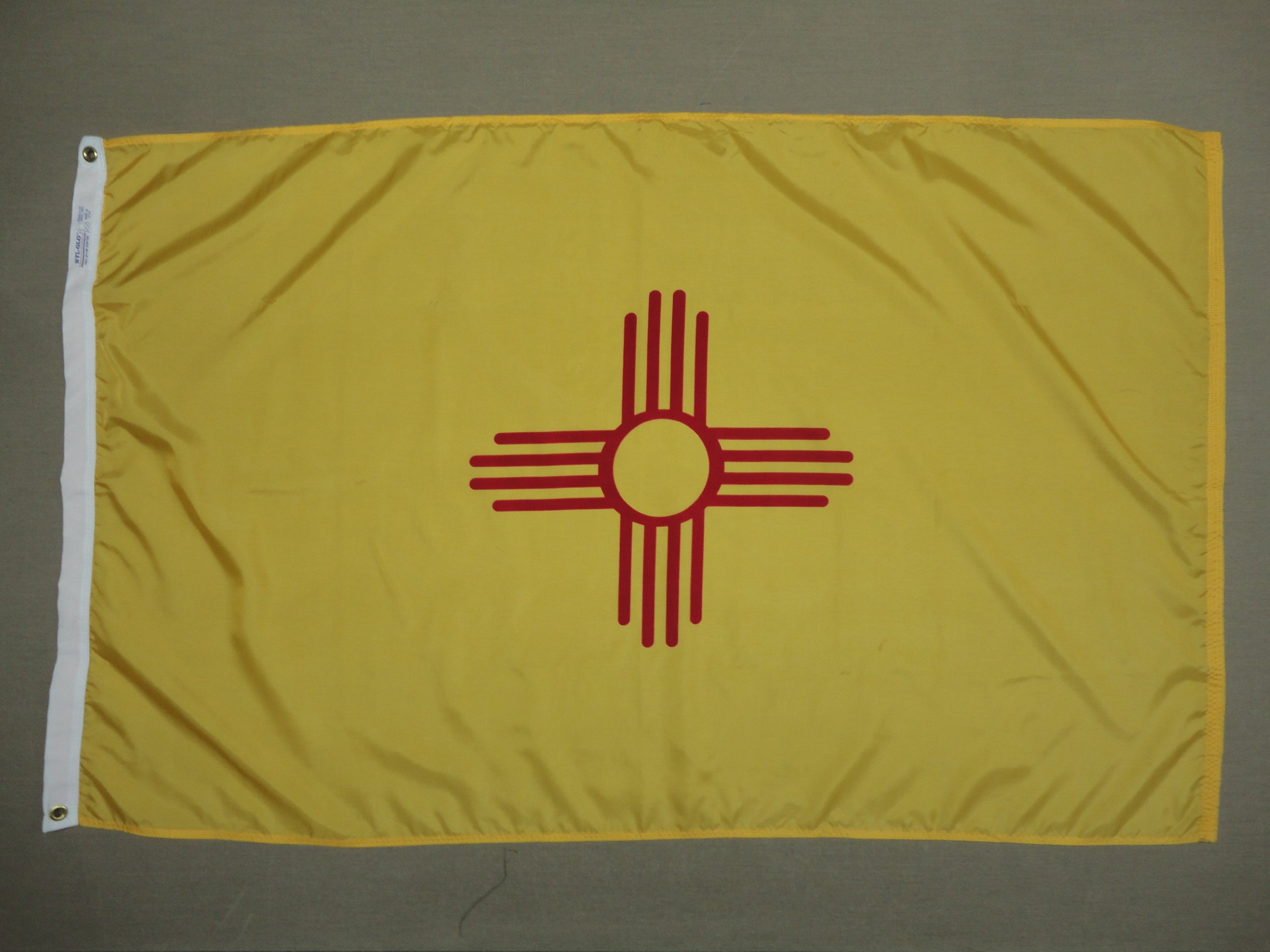 Drapeau New Mexico Annin Flagmakers idéal pour pavoiser votre terrasse ou décorer un salon US