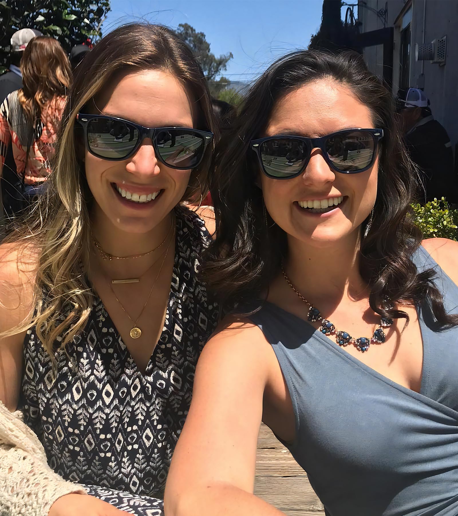 SUNOVELTIES Paquete de 40/80 lentes de sol de estilo retro a granel, tonos clásicos al por mayor, color blanco y negro, regalos de fiesta para mujeres/hombres