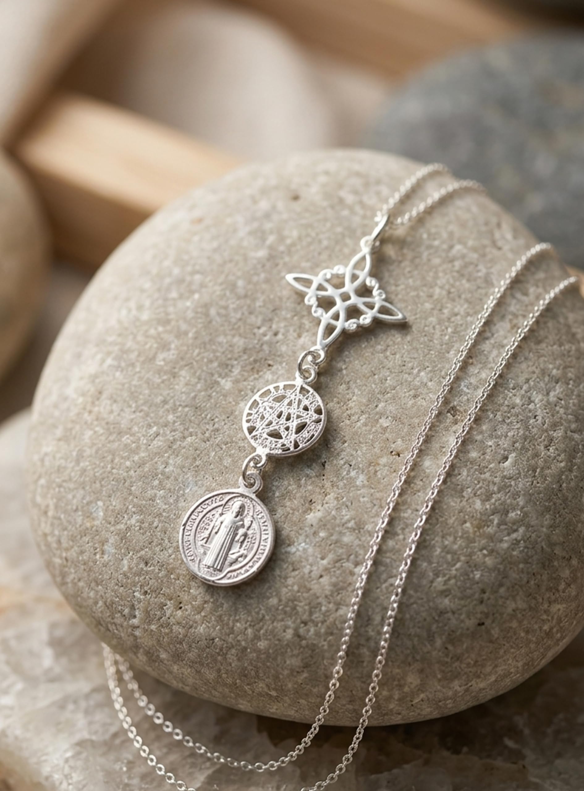 Only faith Collar Nudo de Bruja con Tetragramatón Plata de Ley 925 Italiana, Cadena largo 45 cm, Amuleto Triple Protección San Benito