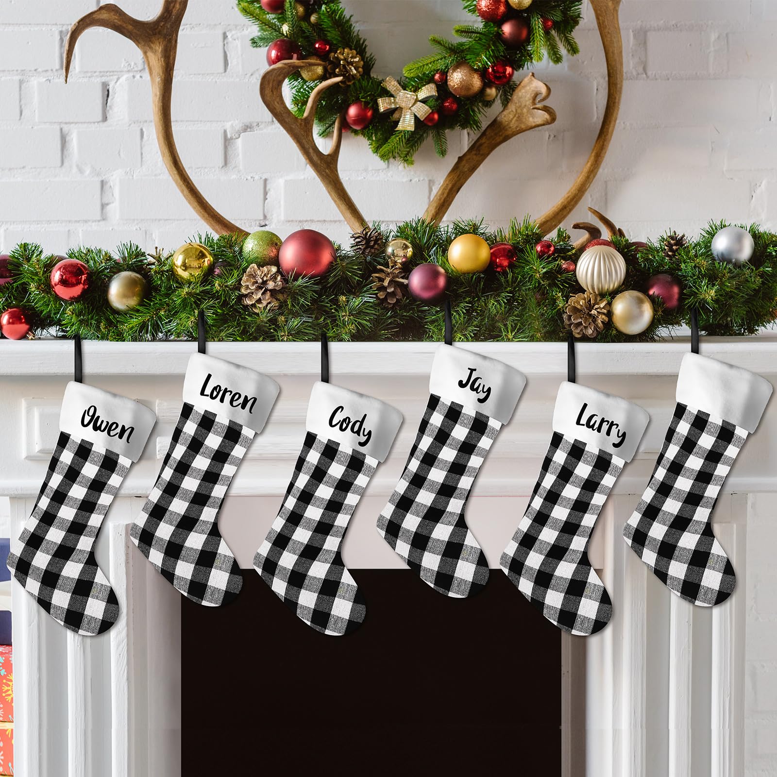 Tatuo Lot de 12 chaussettes de Noël en toile de jute de 43,2 cm, décorations de Noël à suspendre avec 4 feuilles d'autocollants en vinyle avec lettres noires (noir et blanc)