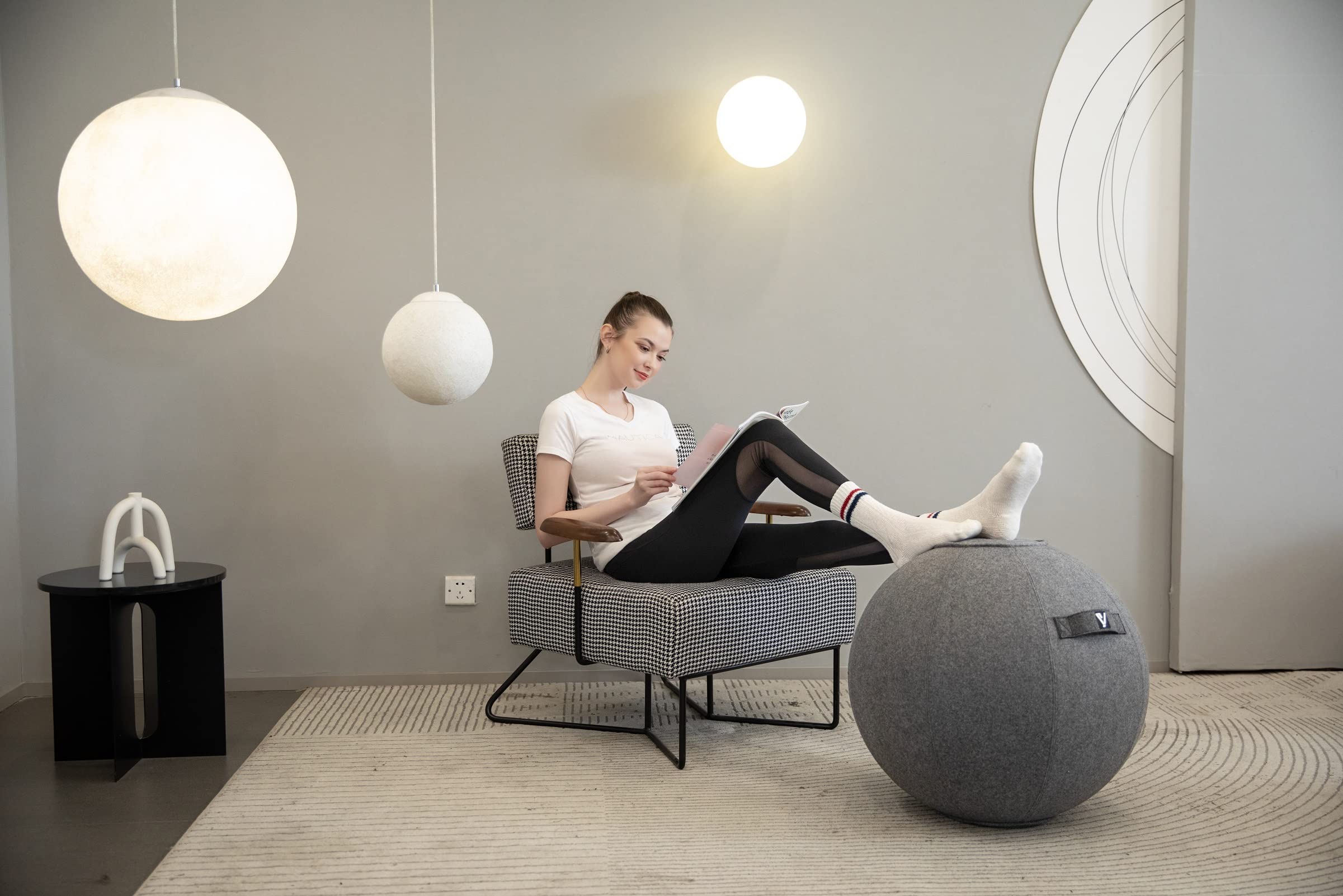 Fauteuil de ballon assis pour le bureau et la maison, Pilates Exercice Yoga Ball avec housse pour l'équilibre, la stabilité et le fitness, siège de ballon d'exercice de posture ergonomique avec
