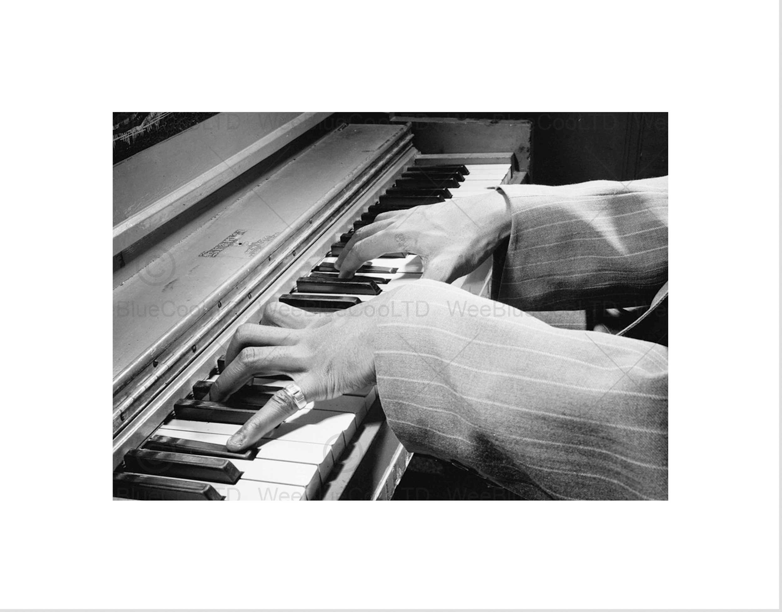 Wee Blue Coo VINTAGE MUSIC LEGEND NAT KING COLE PIANO HANDS BLACK FRAMED ART PRINT B12X3752