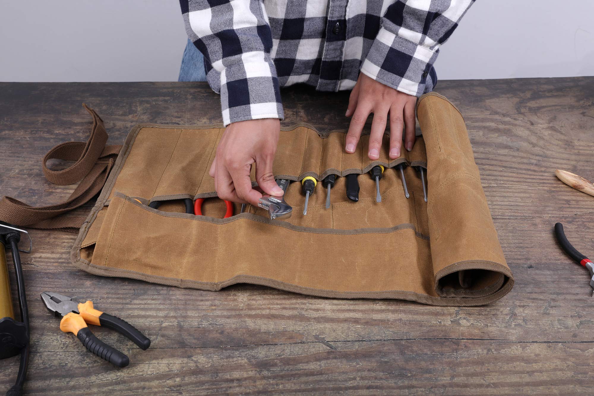 Gereedschapsopbergrol, zware 16 oz gewaxte canvas oprolbare gereedschapstas (23 zakken en draagbaar handvat), gereedschapsdrager voor monteur timmerman | 26 x 13 | Camouflage