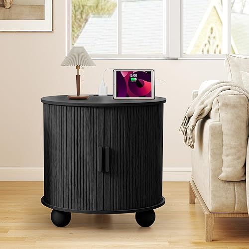 AVZEAR Mesa auxiliar redonda grande de 24 pulgadas con estación de carga, mesa auxiliar de sofá acanalada de granja con puerta corrediza y