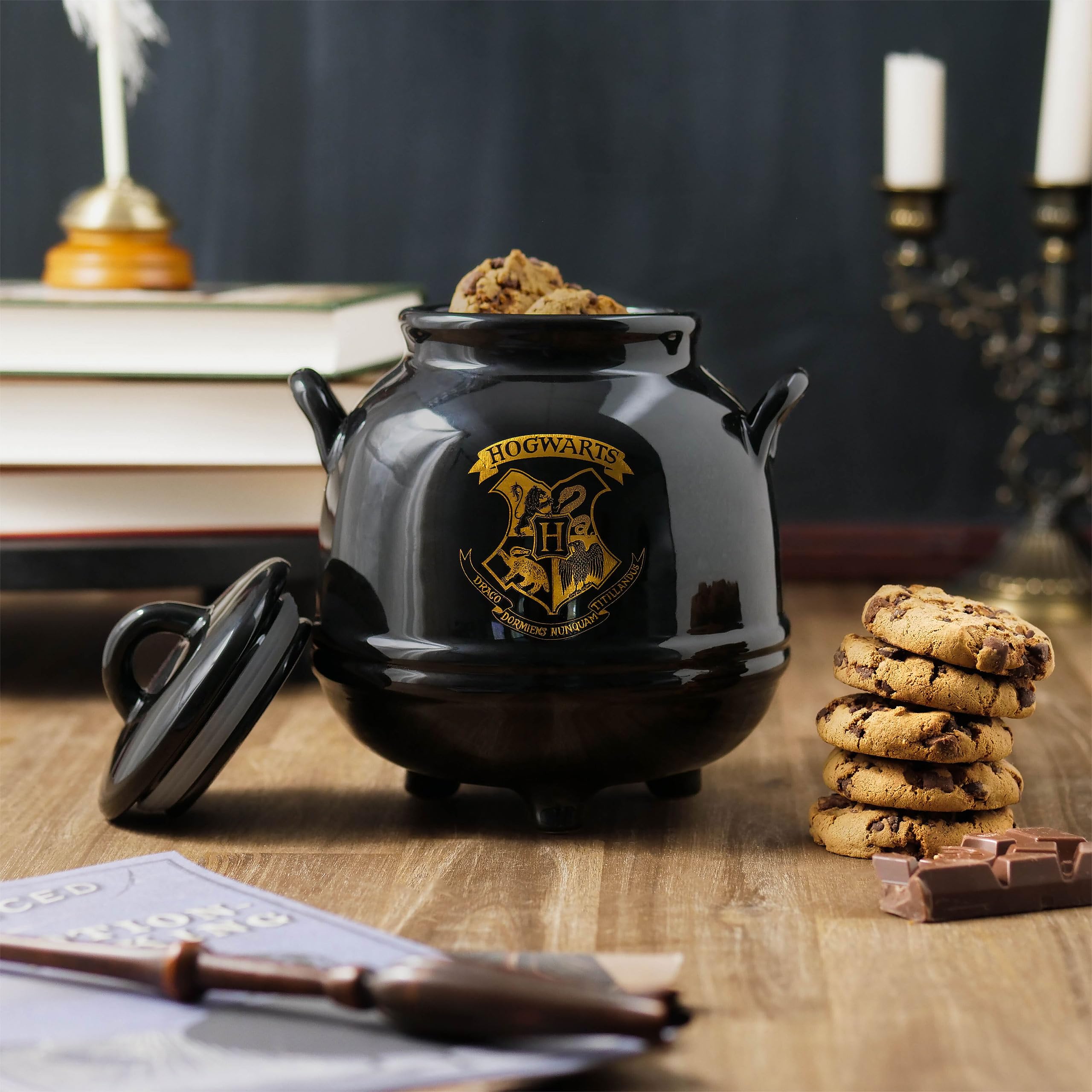 Elbenwald Harry Potter Hogwarts Cauldron Cookie Jar - Hogwarts School Crest Motif Ceramic Black, 17 x 14 cm, 1.4 L - Image 2