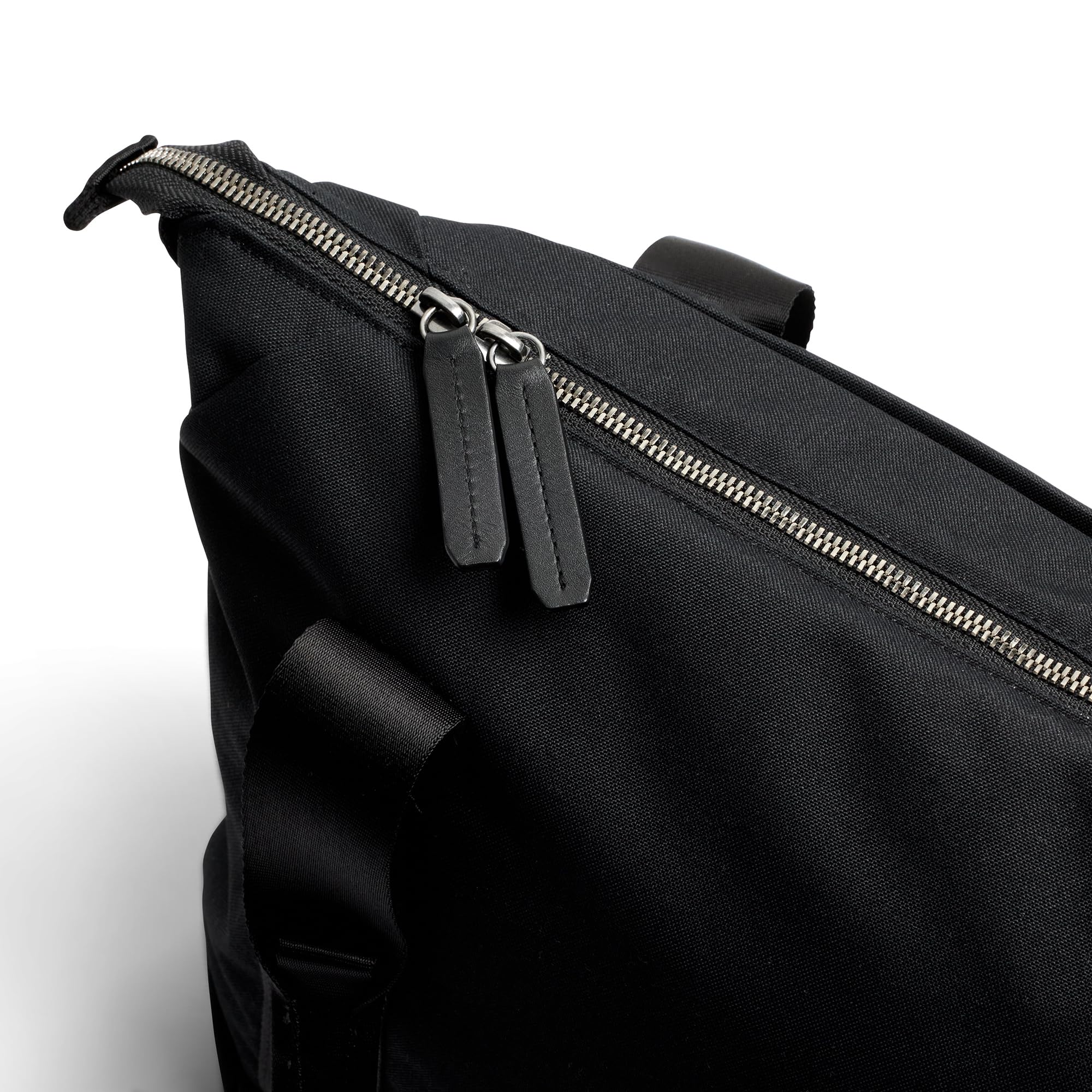 Bellroy Classic Tote (Tasche für den Alltag und die Arbeit mit übersichtlichem Stauraum und Gepäckdurchreiche) - Black