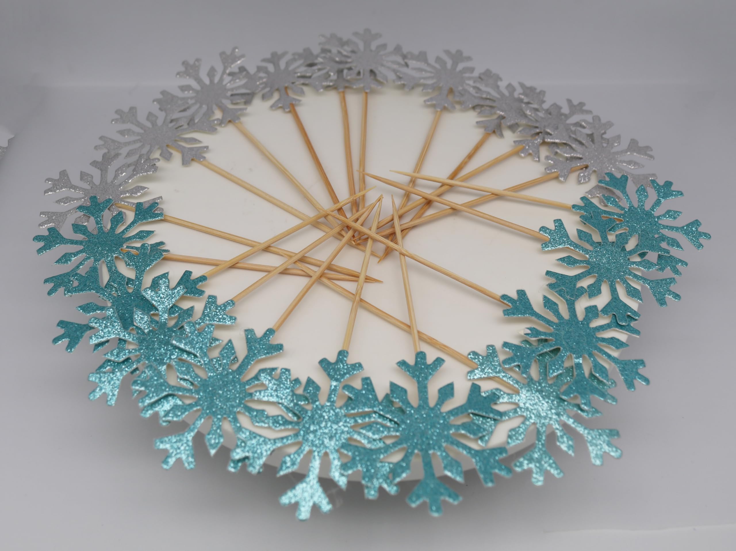Set di 95 Stoviglie per Feste con Fiocchi di neve, Tra cui Bandiera, Piatti, Tovaglioli, Bicchieri di Carta e inserti per Fiocchi di neve, per 20 Persone