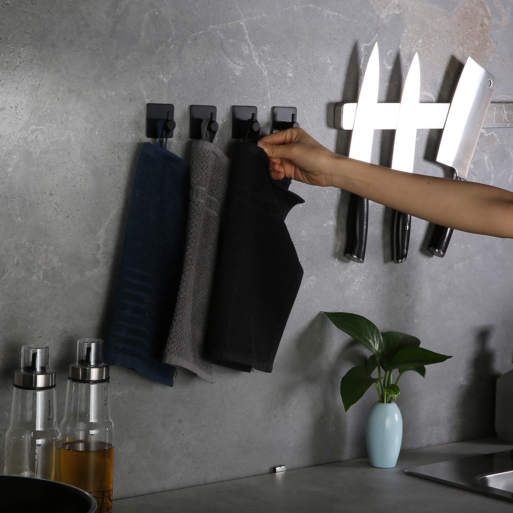 ZUNTO Ganci Adesivi Ganci Portasciugamani Senza Foratura Gancio asciugamano con Acciaio Inox Gancio Appendiabiti per Cucina e Bagno, Nero（4 Pezzi