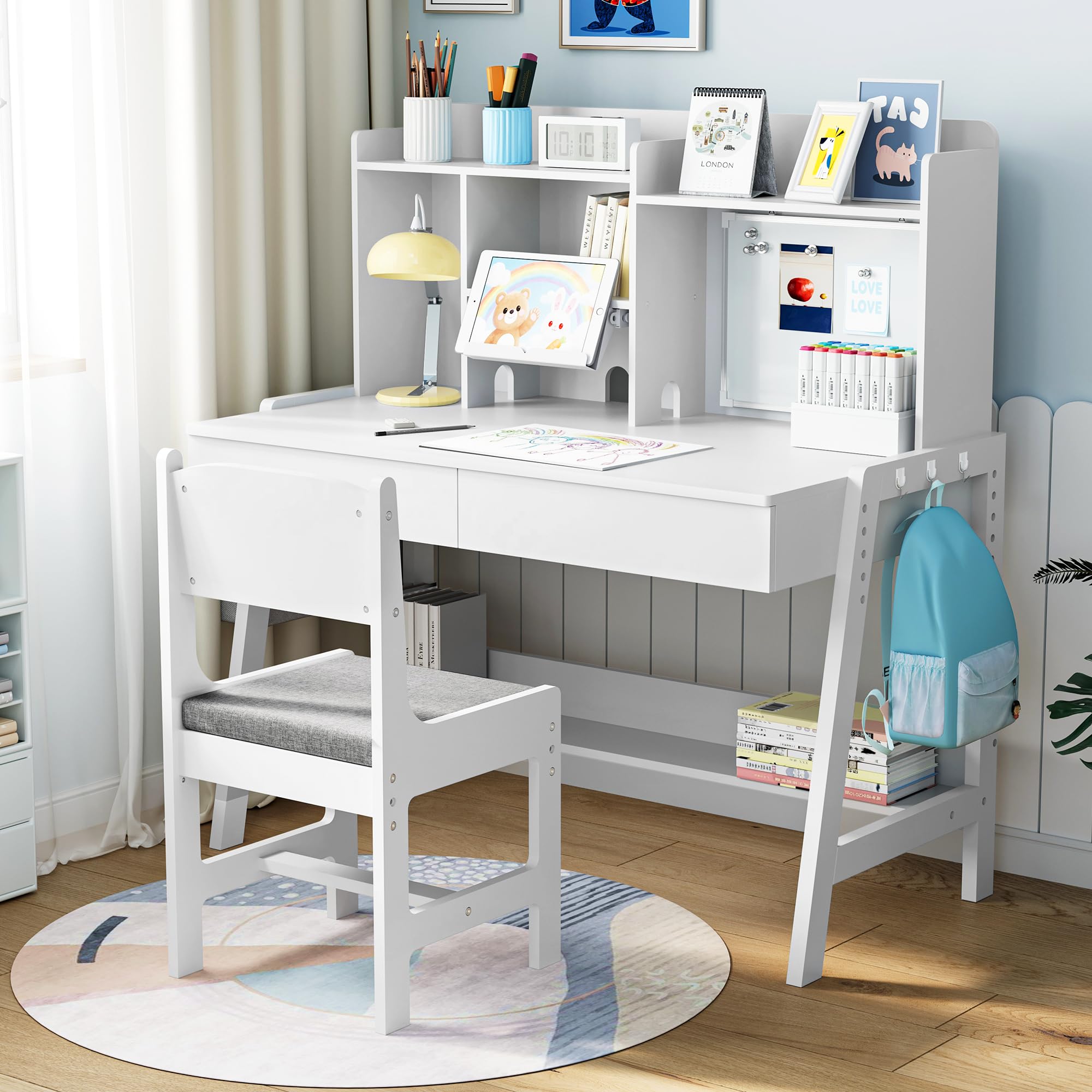 Pamapic Kinderschreibtisch und Stuhl Set, Höhenverstellbarer Kinderschreibtisch, Kinder Schreibtisch mit Regal & Schubladen, Schülerschreibtisch mit Haken, Magnete, Tafel & Stofftasche, Weiß