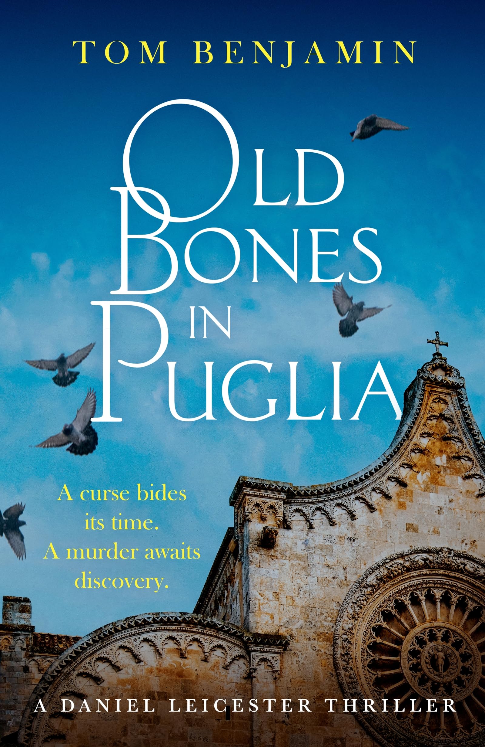 Old Bones in Puglia by Tom Benjamin - 9781408724187