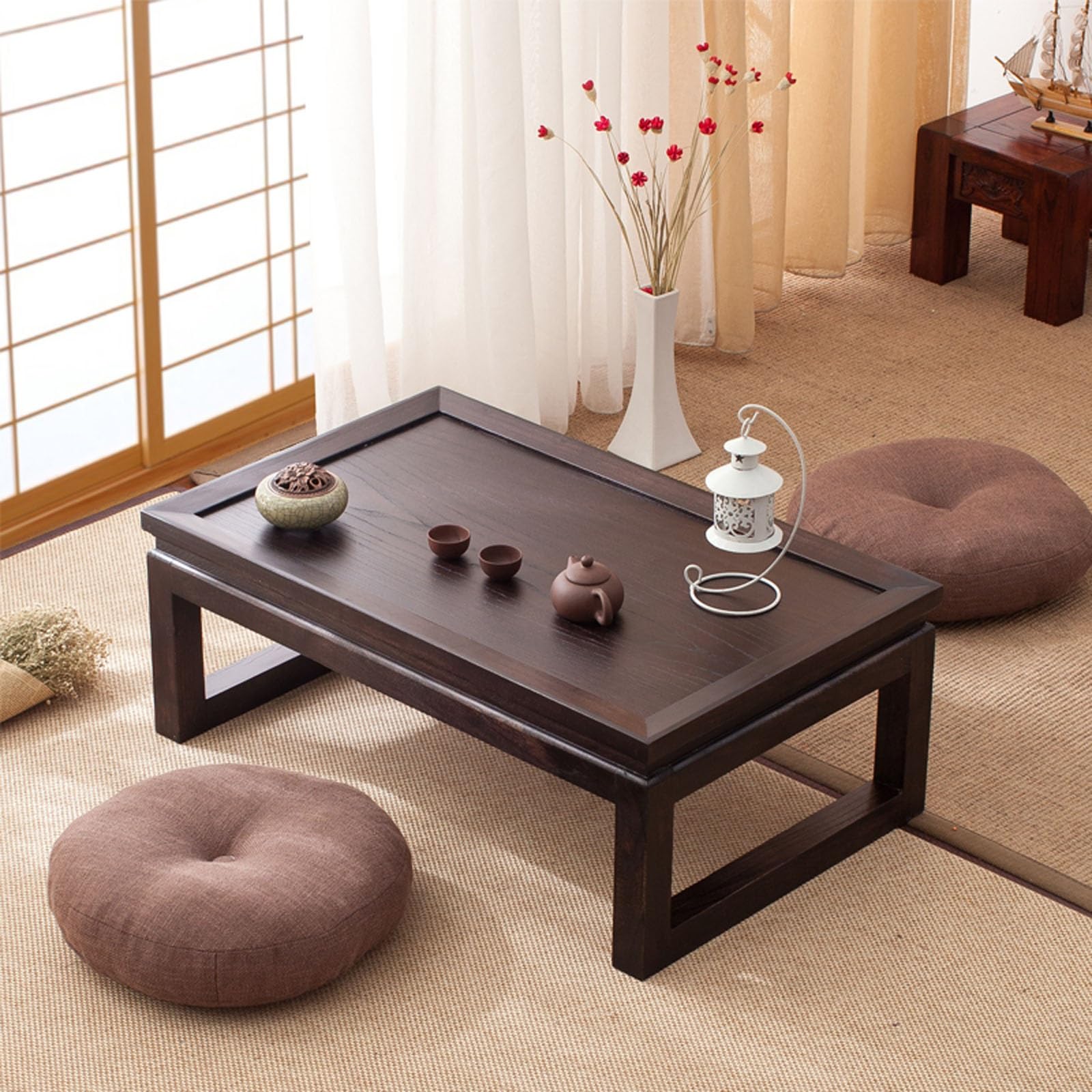 Table basse tatami élégante noire au design épuré chic