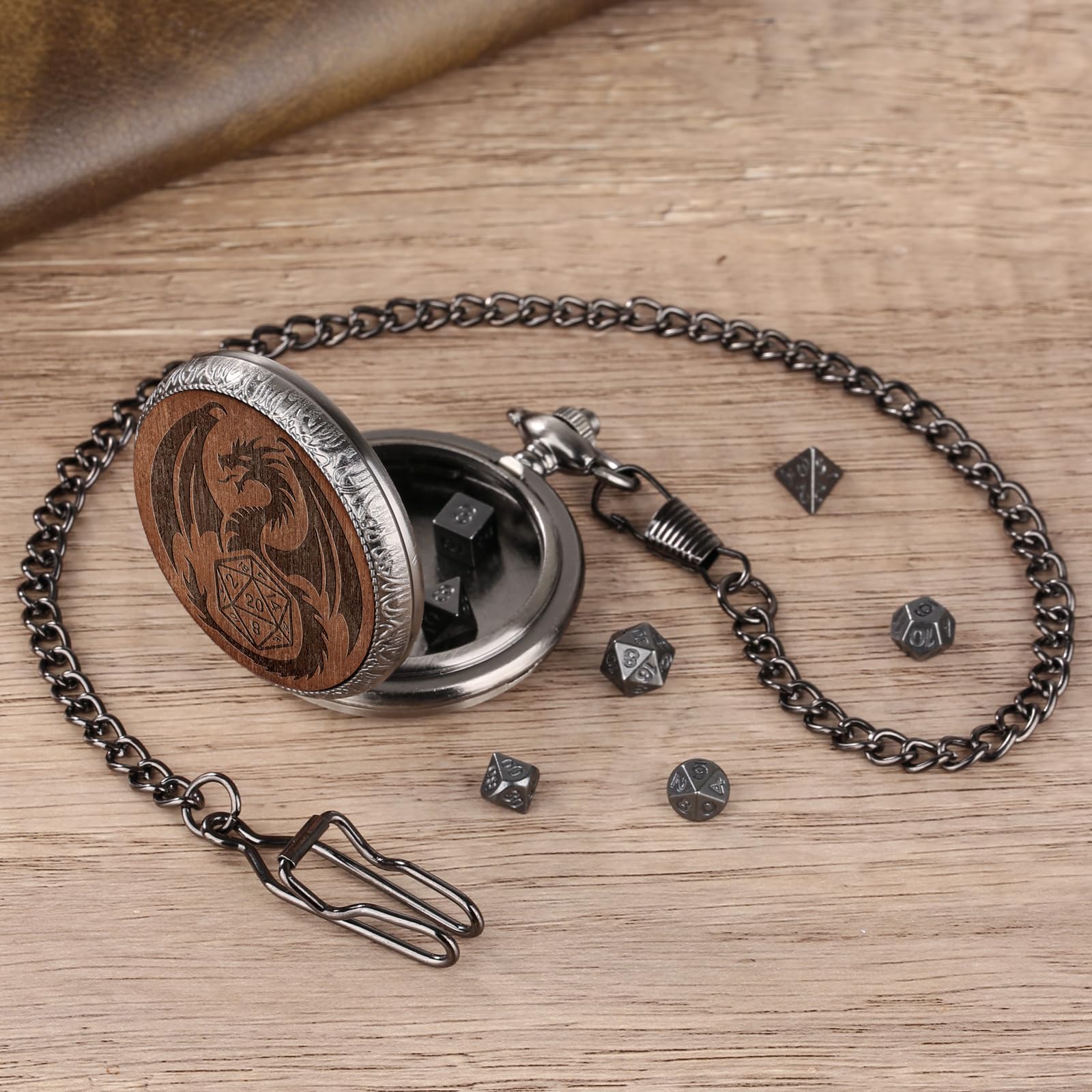 Set di Dadi Mini DND con Custodia per Orologio da Tasca Inciso, 7 pezzi di Dadi Poliedrici D&D in Metallo, Regalo di DND con Scatola Regalo, Accessori per Giochi da Tavolo di Ruolo, Argento Scuro