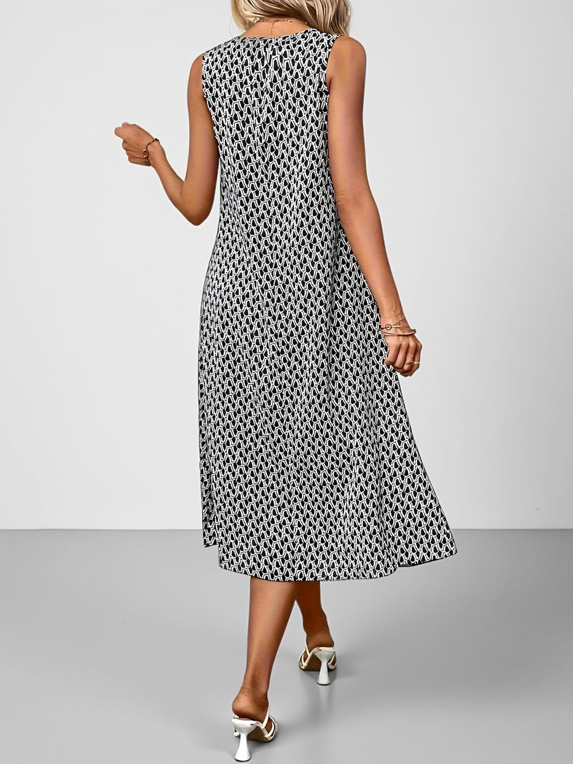 Women's Sleeveless Maxi Dress Crew Neck Casual Summer Long Dress, Lightweight Flowy for Beach Vacation