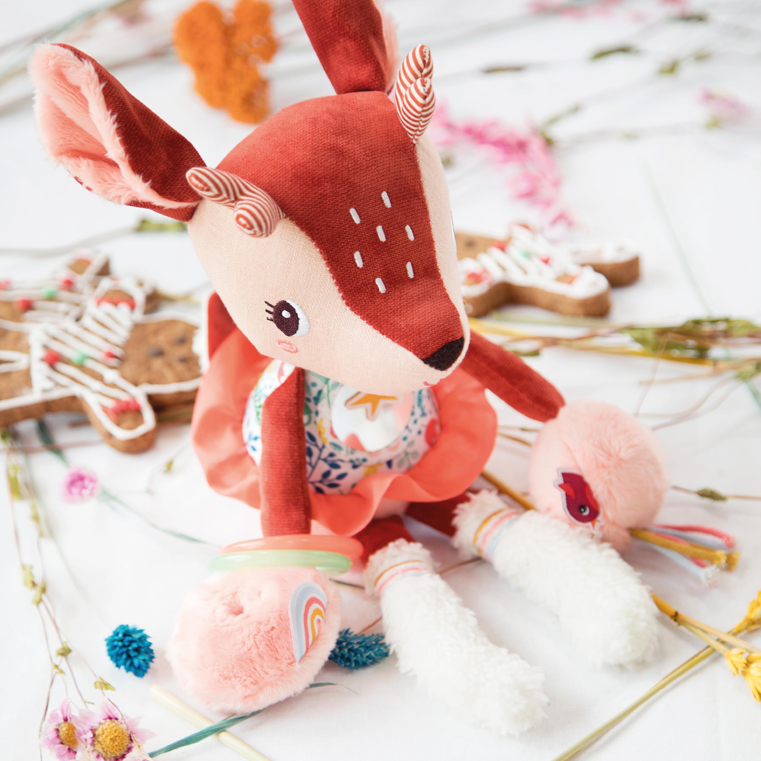 LILLIPUTIENS - Sonaglio attività Stella il Cerbiatto - Peluche interattiva per neonati con specchio, sonaglio e carta frusciante - Stimola i sensi, la motricità e l’immaginazione - Dai 9 mesi - 83300