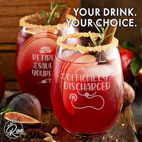 Miniatura 6 de On The Rox Drinks Regalos para enfermeras para mujeres, juego de 2 copas de vino sin tallo de enfermera jubilada de 17 onzas, regalos divertidos