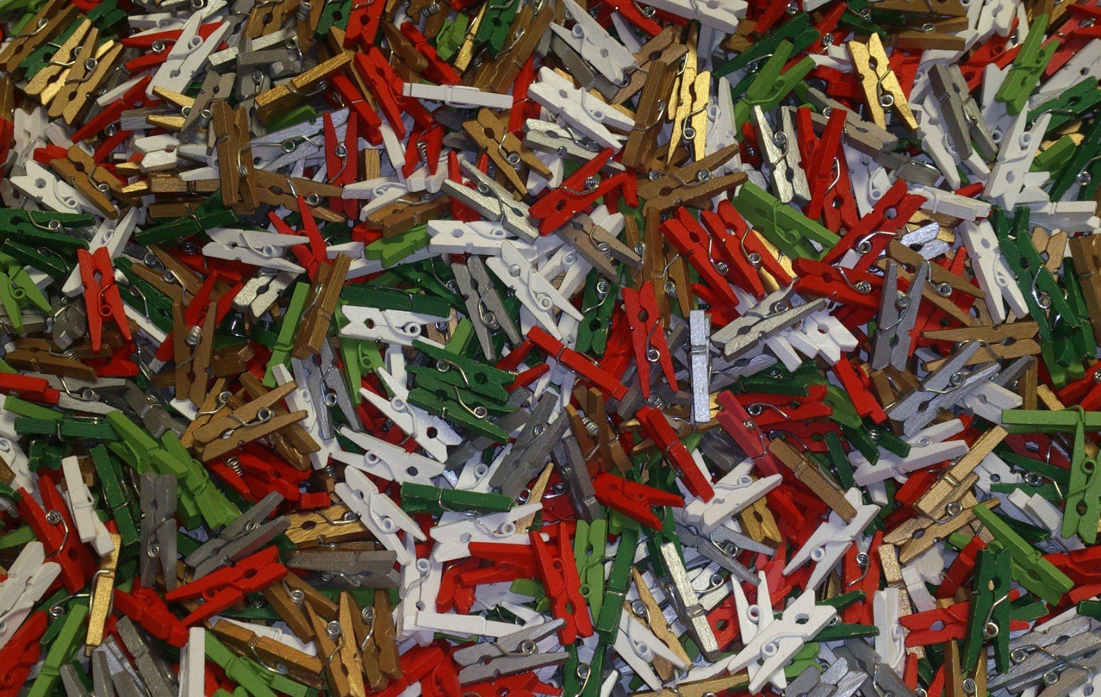 Celloexpress Christmas Mix 2 25Mm Mini Wooden Craft Pegs - Scrapbooking, Display Photos & Keepsakes (Pack Of 500)