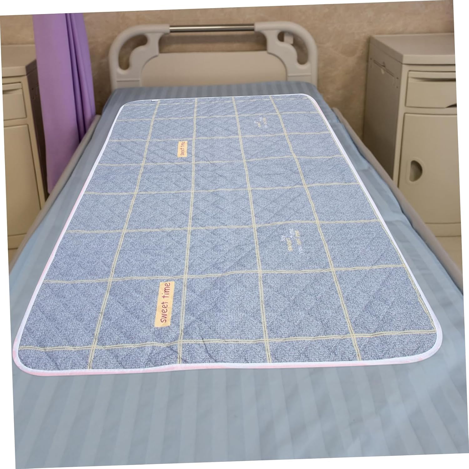 Washable Incontinence Bed Pad for Seniors and Adults Waterproof Absorbent Reusable for Bedwetting and Incontinence Care Random Color