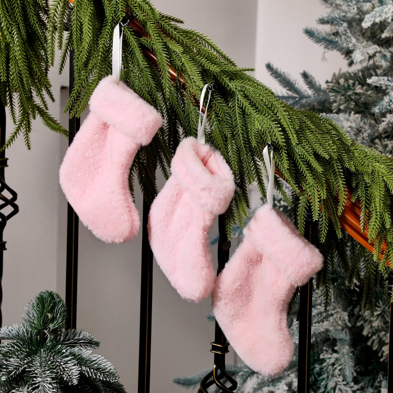 JOVITEC Lot de 12 chaussettes de Noël en fausse fourrure à suspendre pour cheminée, fête, sapin de Noël, cadeaux de 17,8 cm