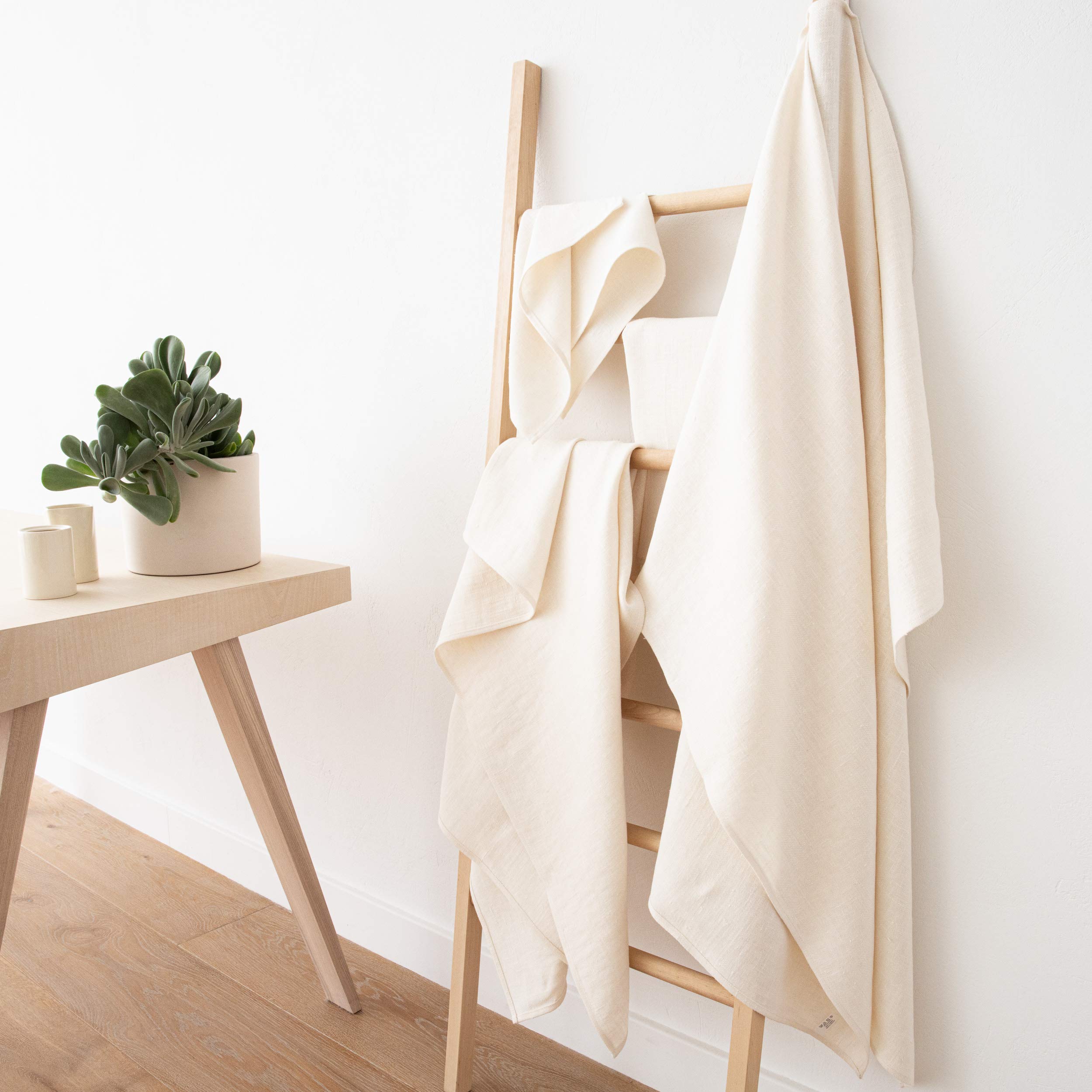 LinenMe Juego de Toallas de ba?o de Lino en Color Crema Modelo Lara 2 Toallas Grandes y 2 Toallas de Mano, Hecho en Europa, Ropa de baño, Ropa de Cama Europea, Lavado a máquina, Super Absorbente
