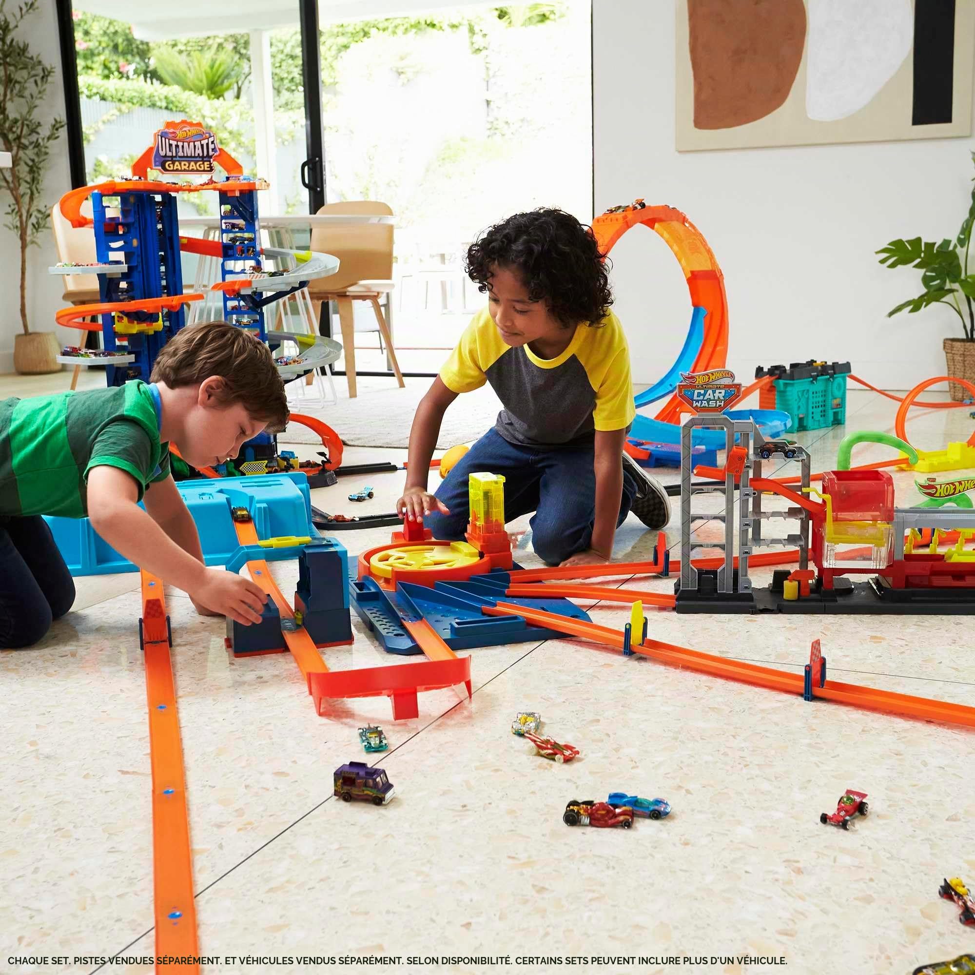 Hot Wheels Action Coffret Looping Infernal de 70 cm de Large avec Lanceur pour Courses et Cascades, Voiture Incluse, Jouet pour Enfant, HCB00