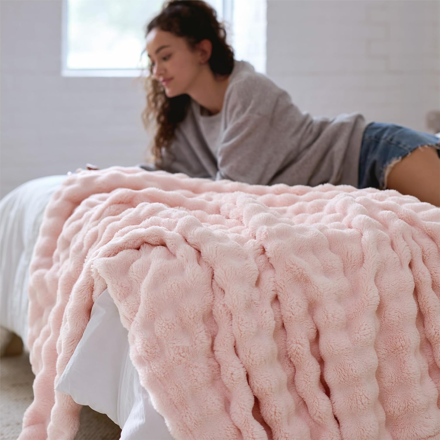 Bedsure 3D Fleece Bubble Blanket for Couch - GentleSoft Pink Twin Blanket for Sofa Bed Room Decor - Luxury Soft Cozy Valentines Day Gifts for Her, Lightweight, All Seasons, Crystal Pink, 60"×80" - Image 4