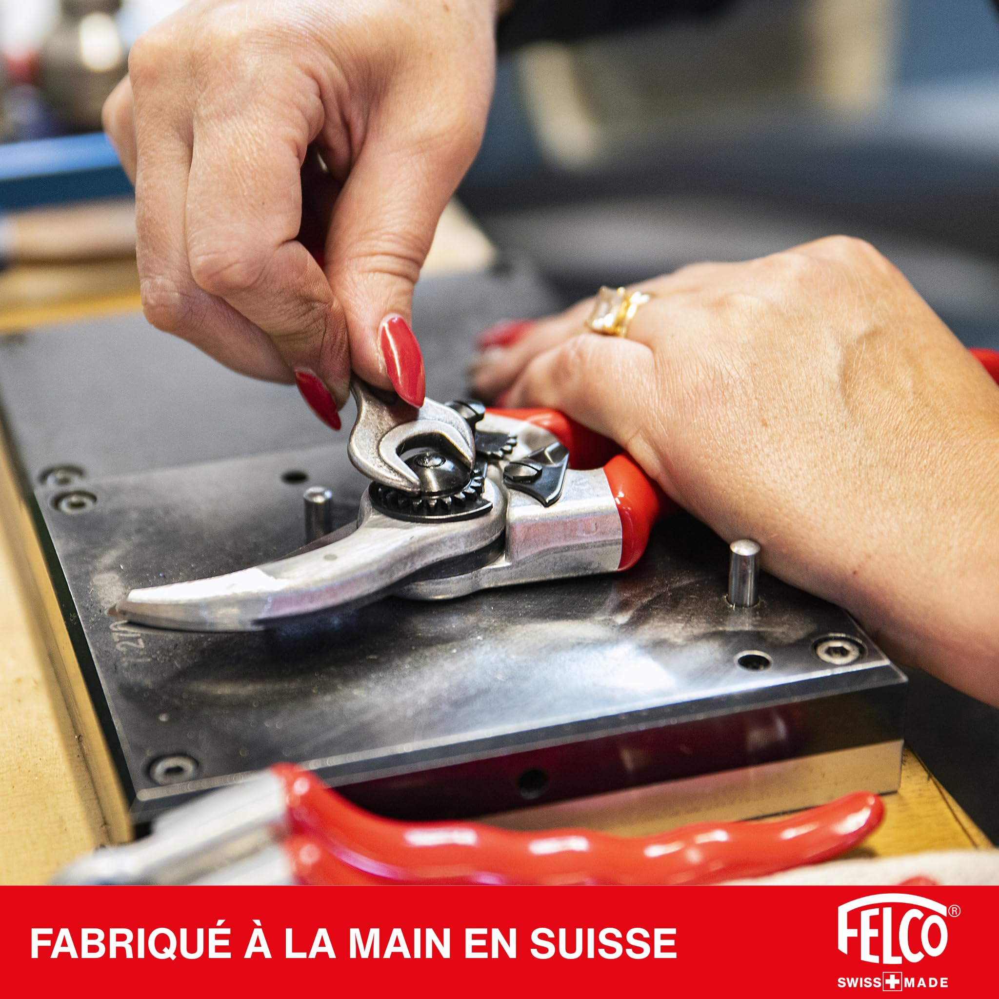 FELCO 12 sécateur bypass droitier avec poignée tournante, ergonomique pour main moyenne, lame 42 mm, coupe 20 mm, tête inclinée, amortisseurs, outil de taille compact, fabriqué en Suisse