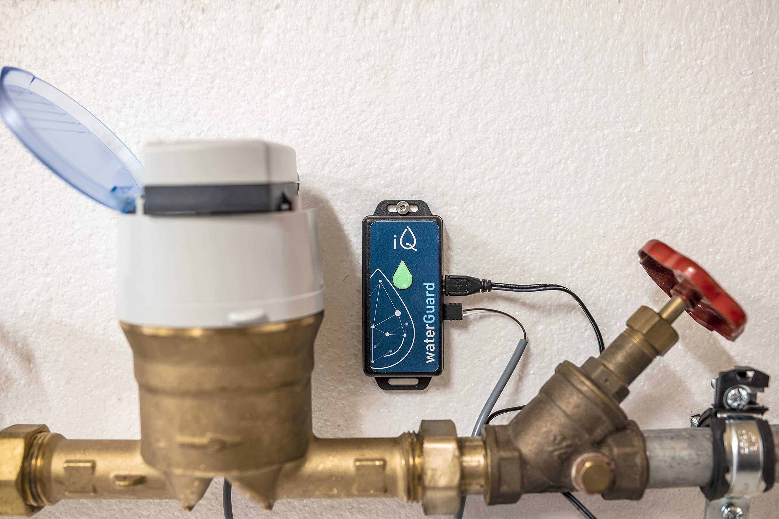 iQ waterGuard - Smarter Wassermelder mit Wasseralarm-Funktion 92dB & WLAN - Water Guard Wasserwächter für Smartphone - WiFi Wasserverbrauchs-Zähler, Überwachung von Wasserverbrauch & bei Wasserschaden